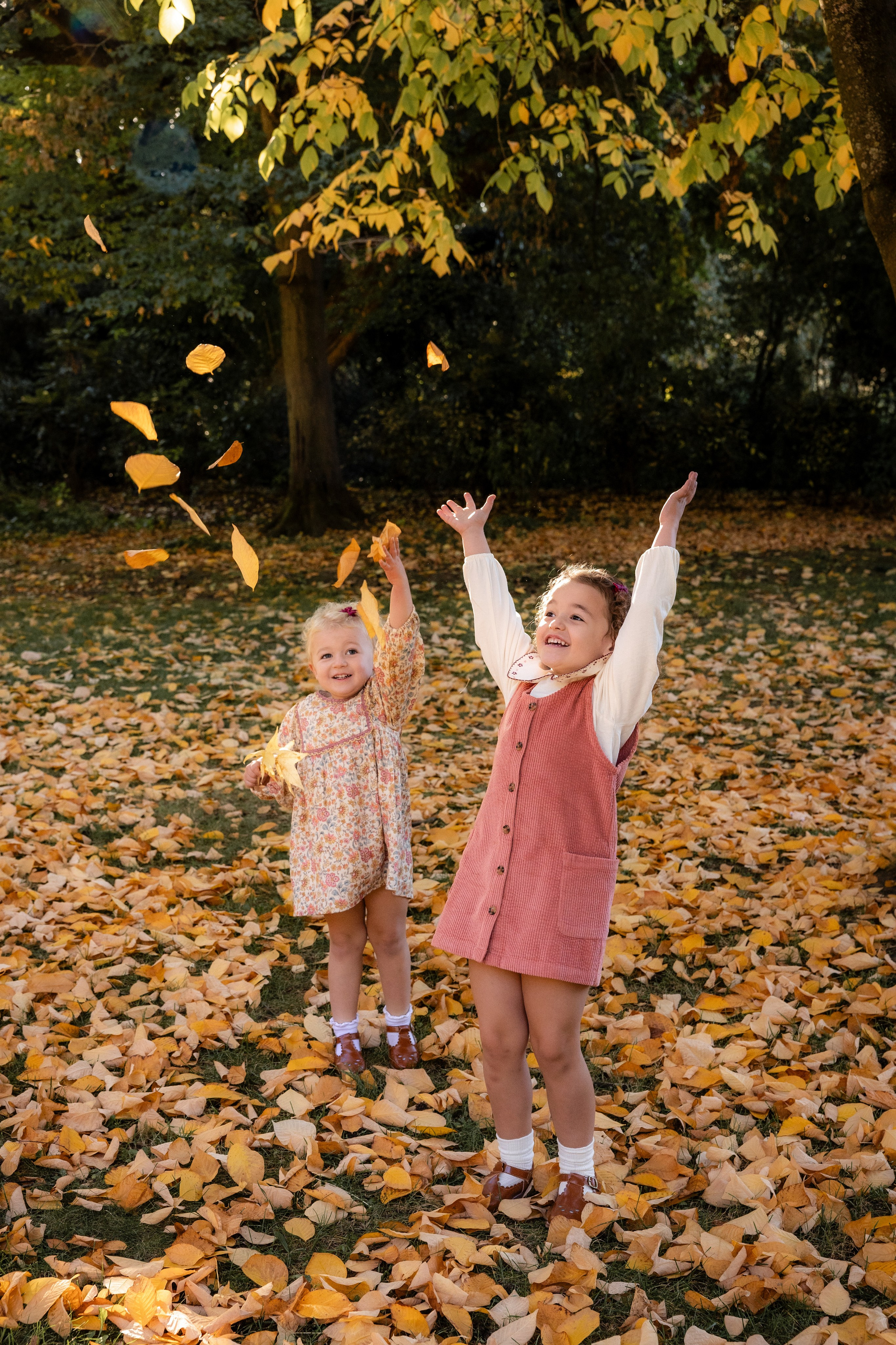 Autumn Family photoshoot in Toulouse. Jardin des Plantes. Eugénie Smirnova — your photographer in Toulouse and southwest France