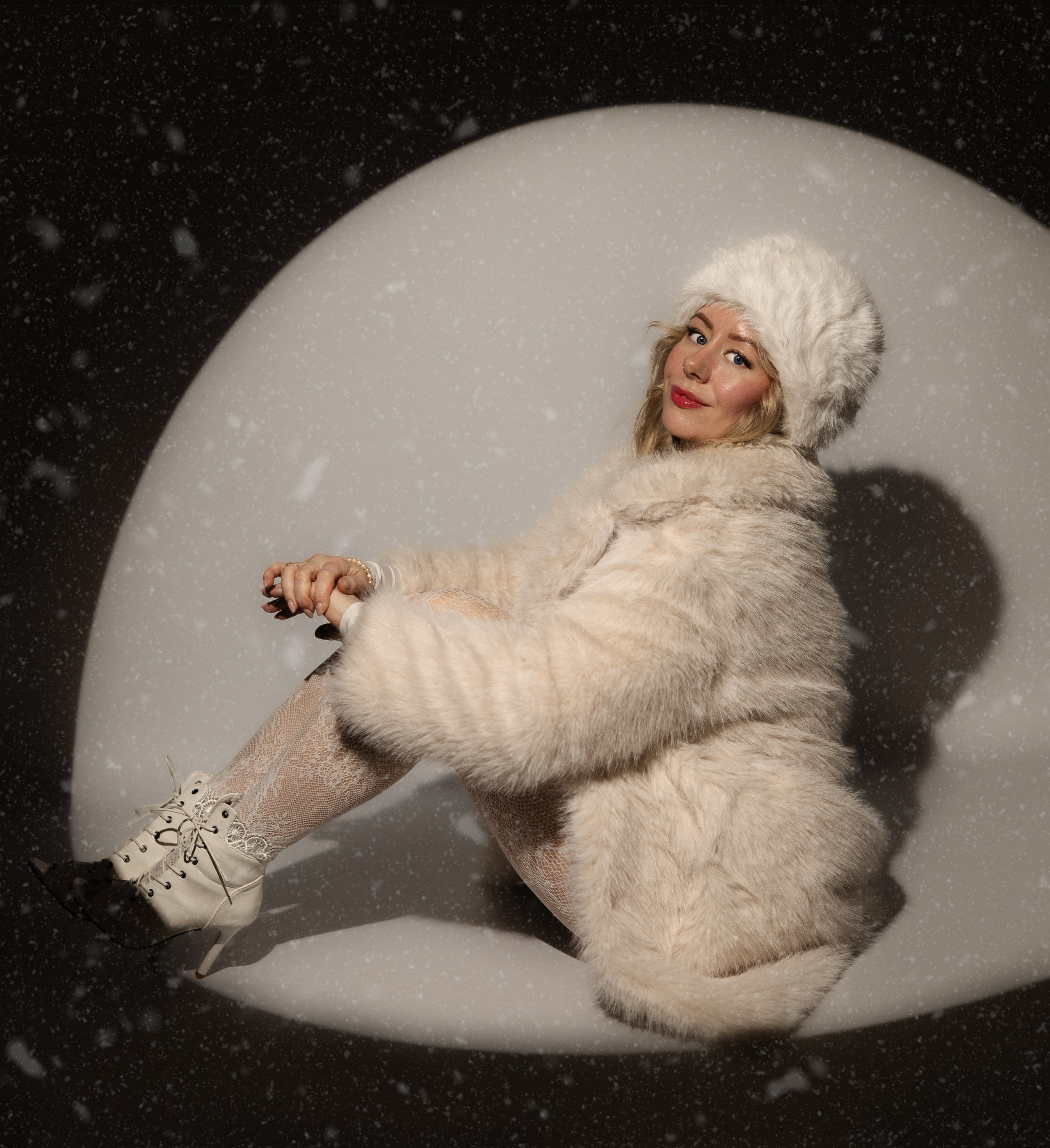 Julia Winter. Women’s photographer in Coventry, UK. Boudoir and portraits are my focus; I also capture couples, mini weddings, maternity & newborns