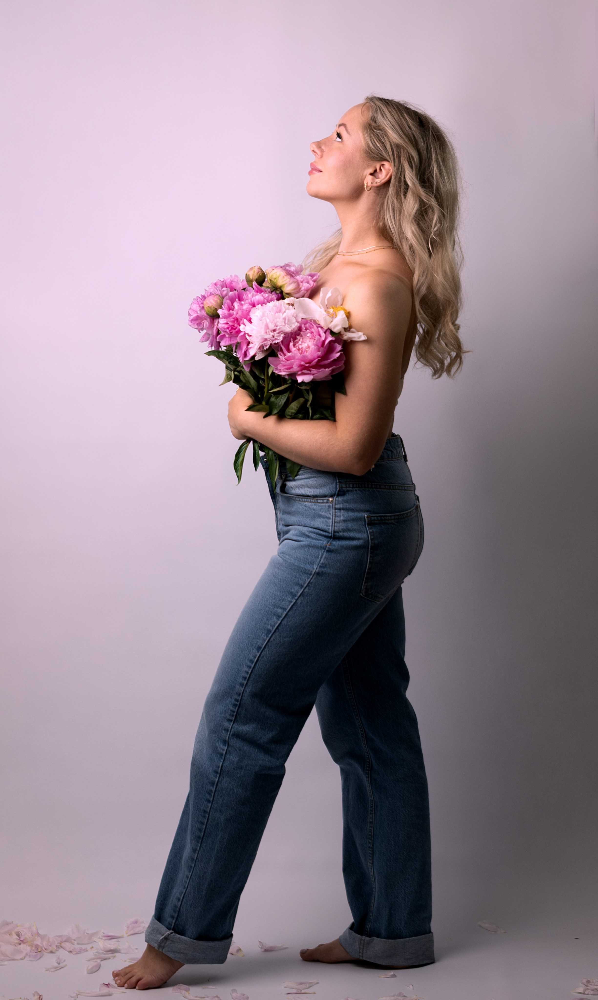 Julia. Women’s photographer in Coventry, UK. Boudoir and portraits are my focus; I also capture couples, mini weddings, maternity & newborns