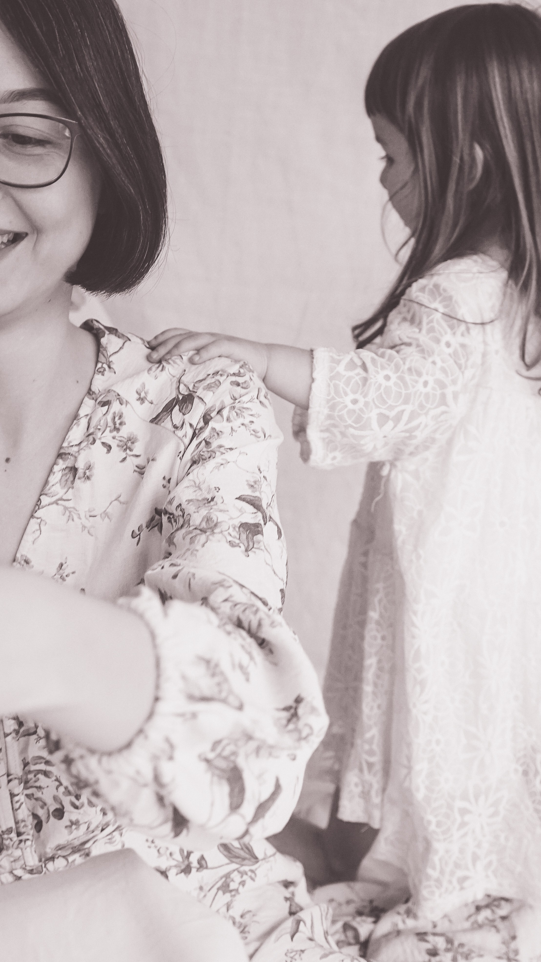 Mother Earth: Proiect de Fotografie Maternitate | Mădălina Beda. Madalina Beda- Artist vizual, fotograf, doula la nastere, consultant babywearing Brasov si in toata tara