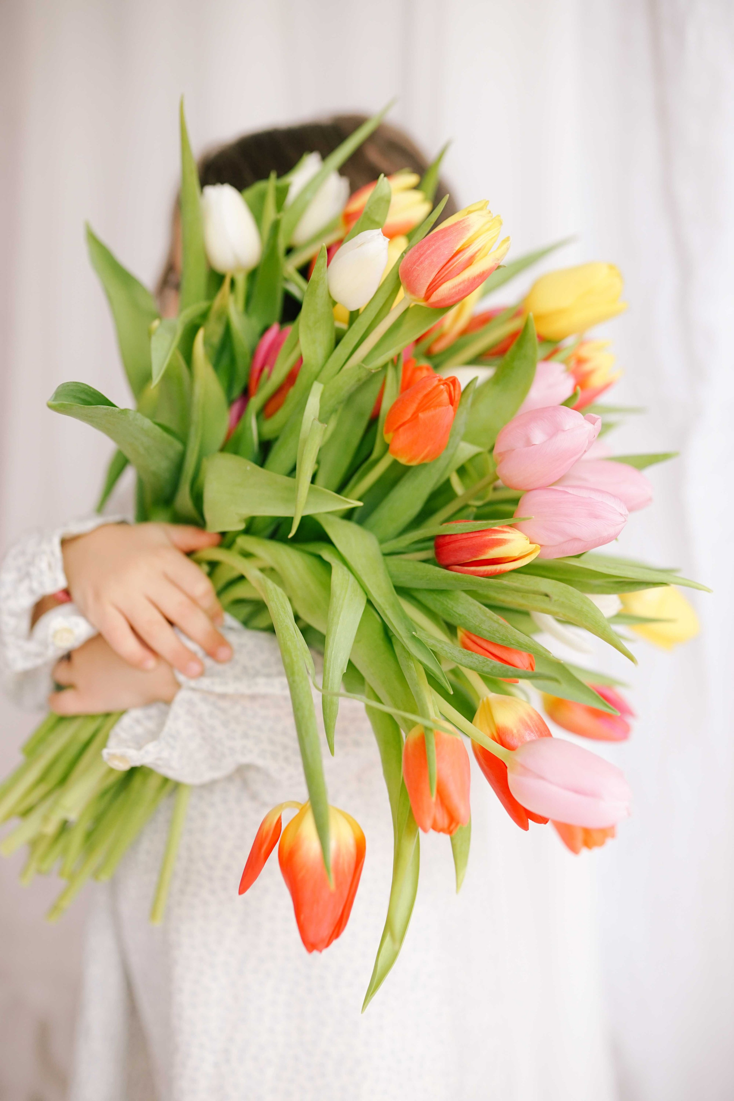 Ședințe Foto Primăvara Colorată Brașov | Mădălina Beda. Madalina Beda- Artist vizual, fotograf, doula la nastere, consultant babywearing Brasov si in toata tara