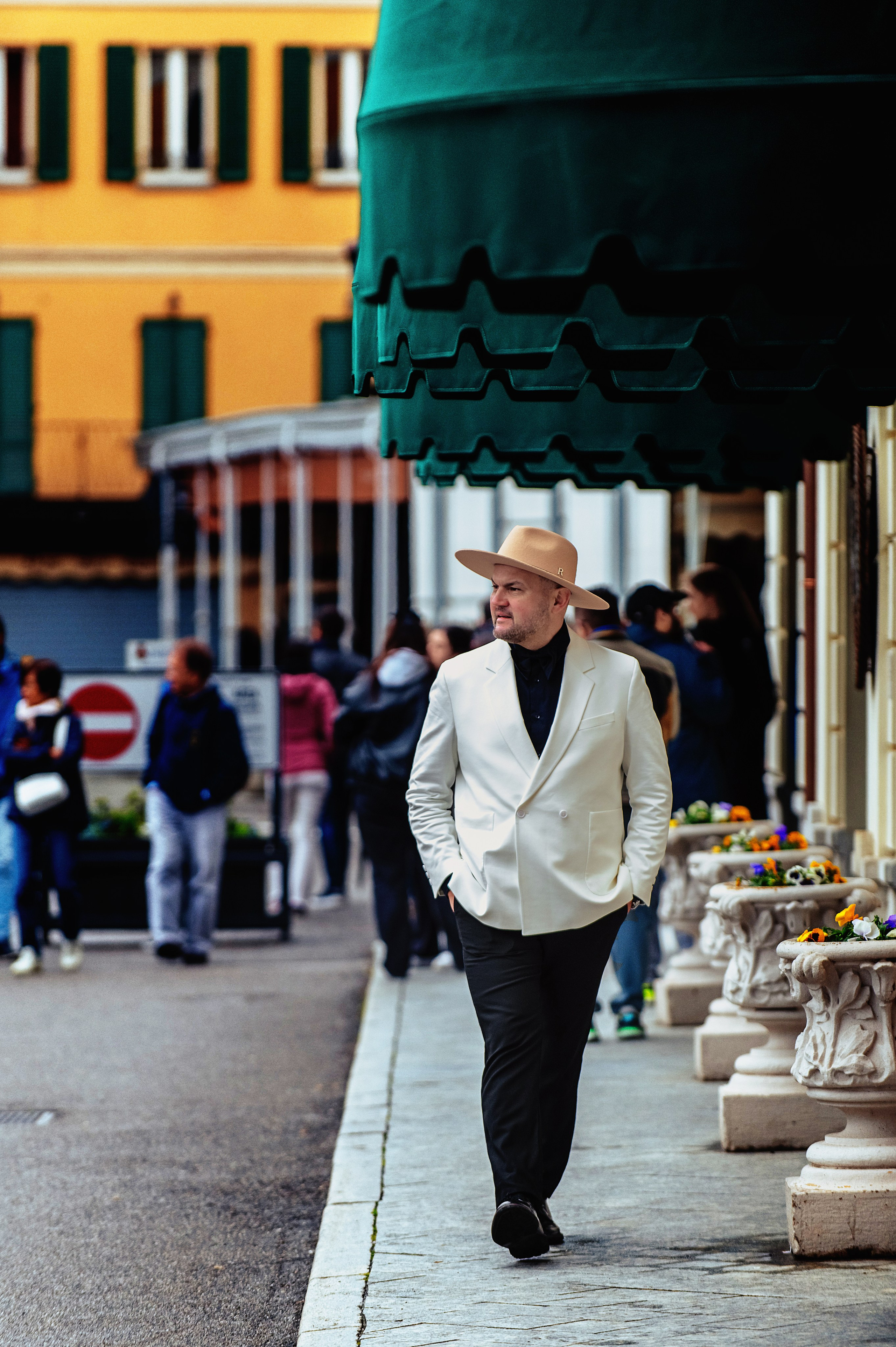 Como Evghenii. Wedding photographer from Moldova Alexey Chipchiu
