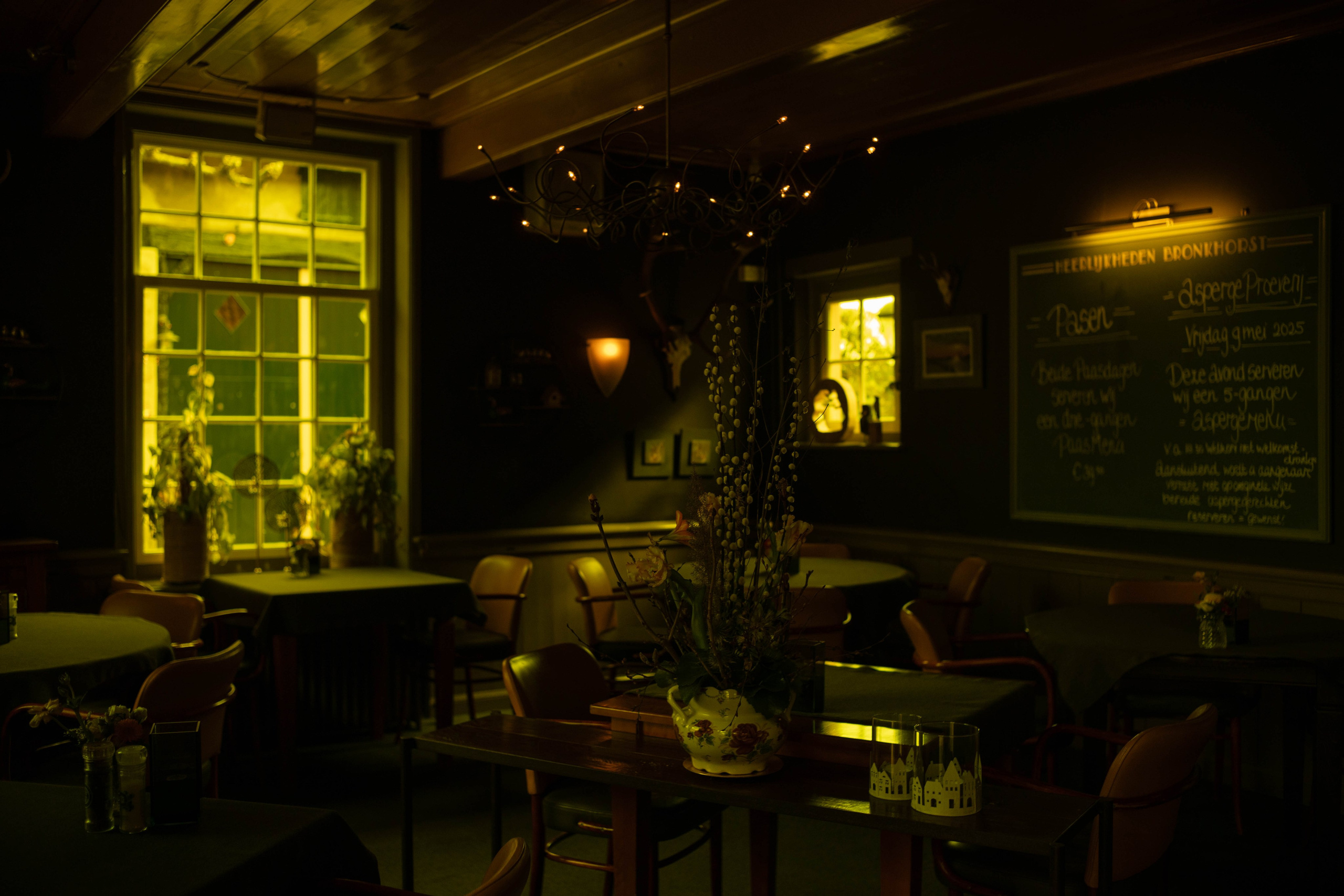 Het Wapen van Bronkhorst Cafe Restraurant. Lero Photographer and a set designer|individual custom portrait and advertising photography in Zutphen