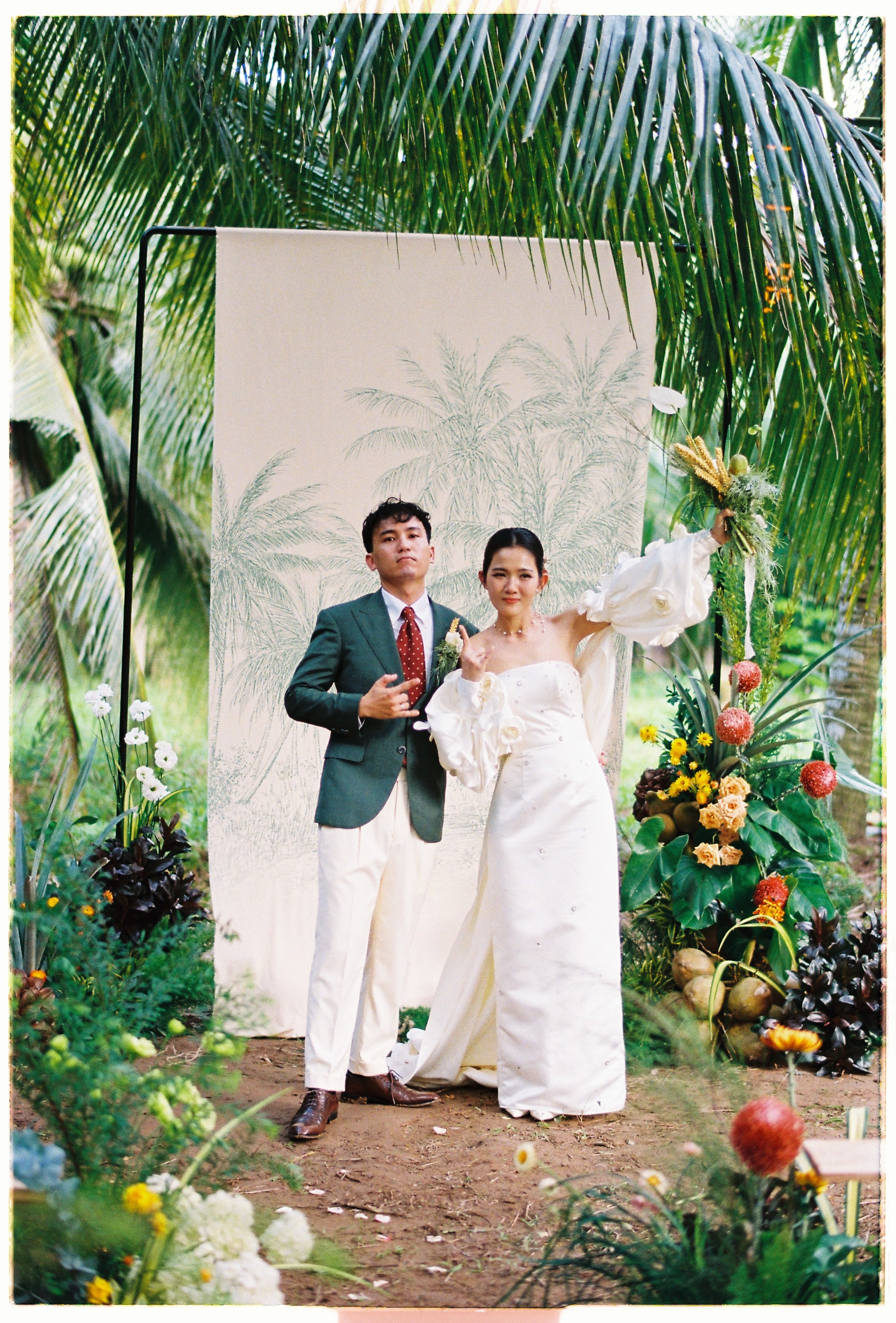 Khâm & Châu. Cam Images