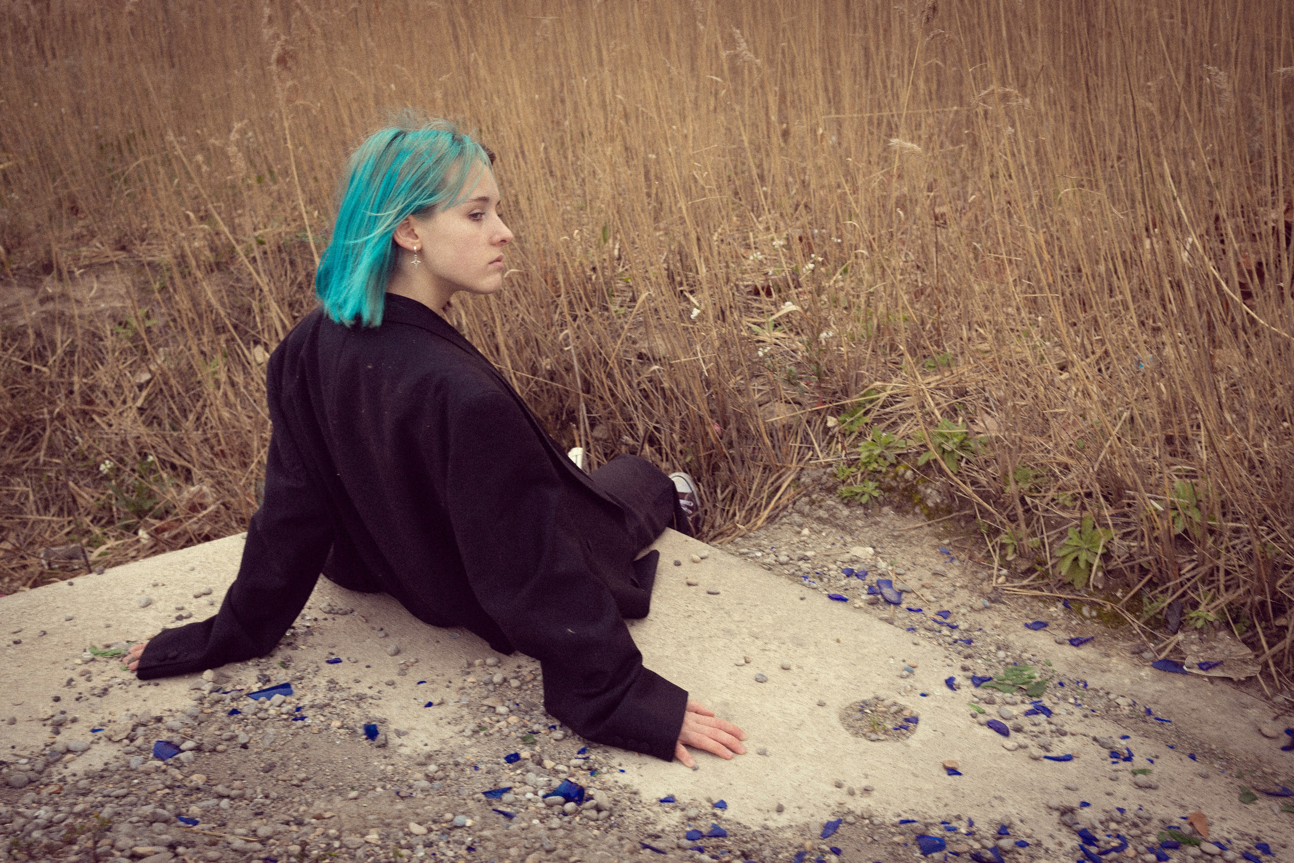 Portrait de femme charismatique. Histoires d’amour, séances photos de famille et de mariage en France