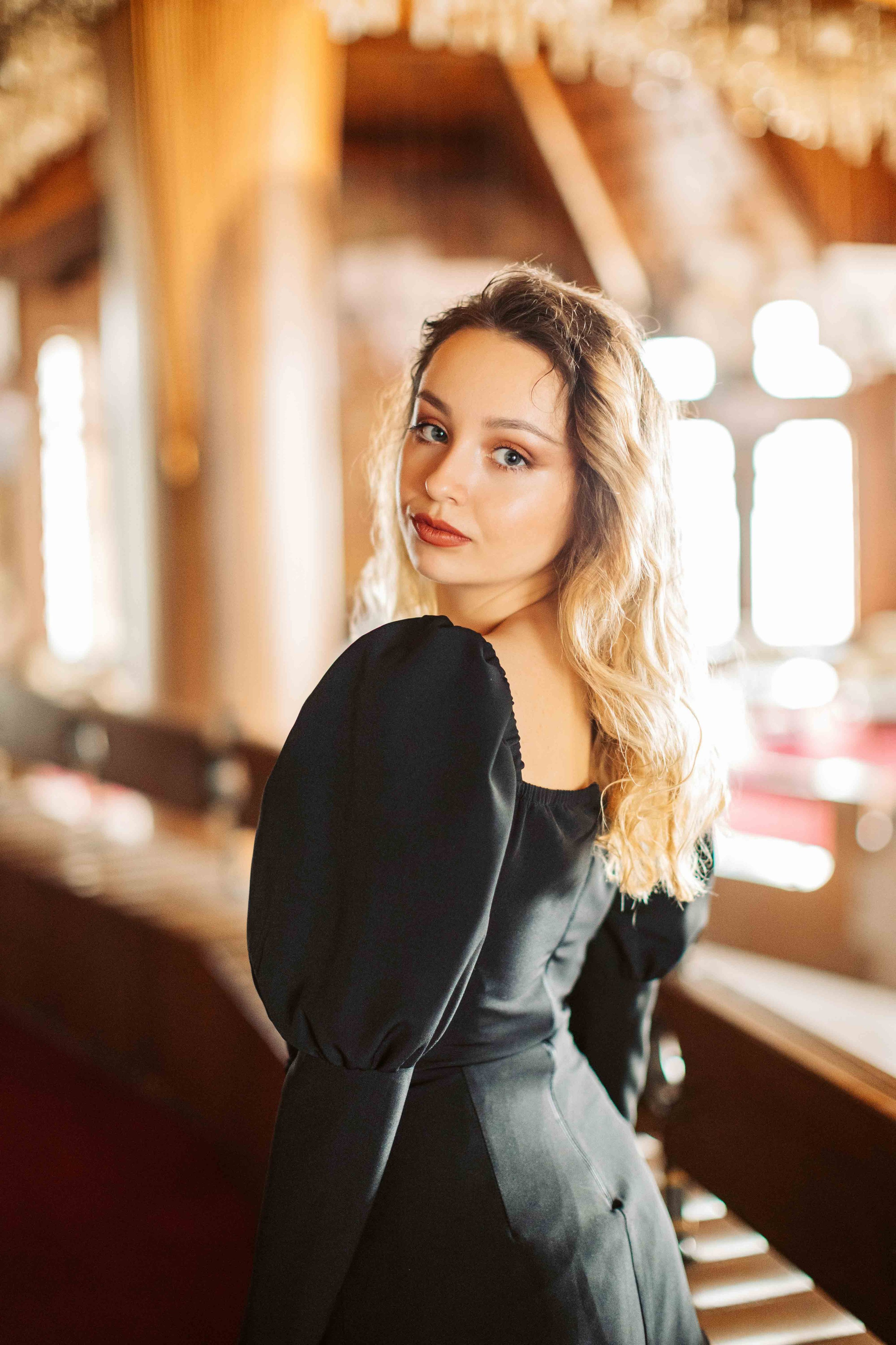 12C — Unirea. Contrast Studio