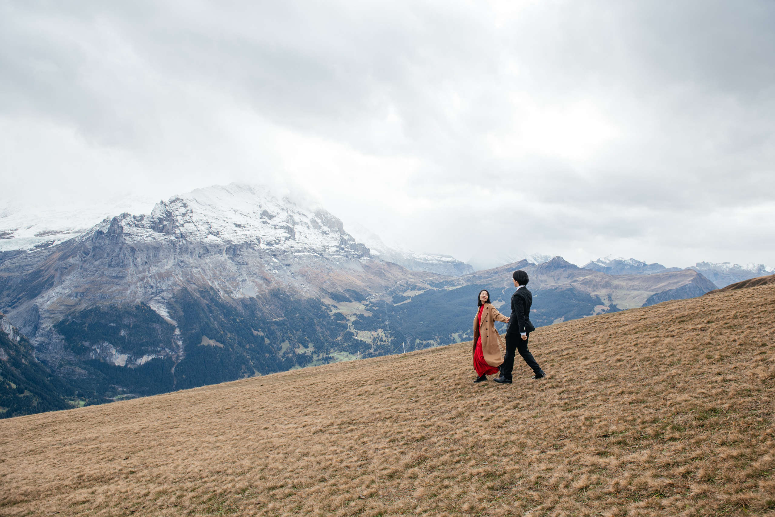Kaiwen & Xiaoming Grindelwald, Switzerland. I am Elena Altendorfer. Wedding photographer in Zurich and Switzerland