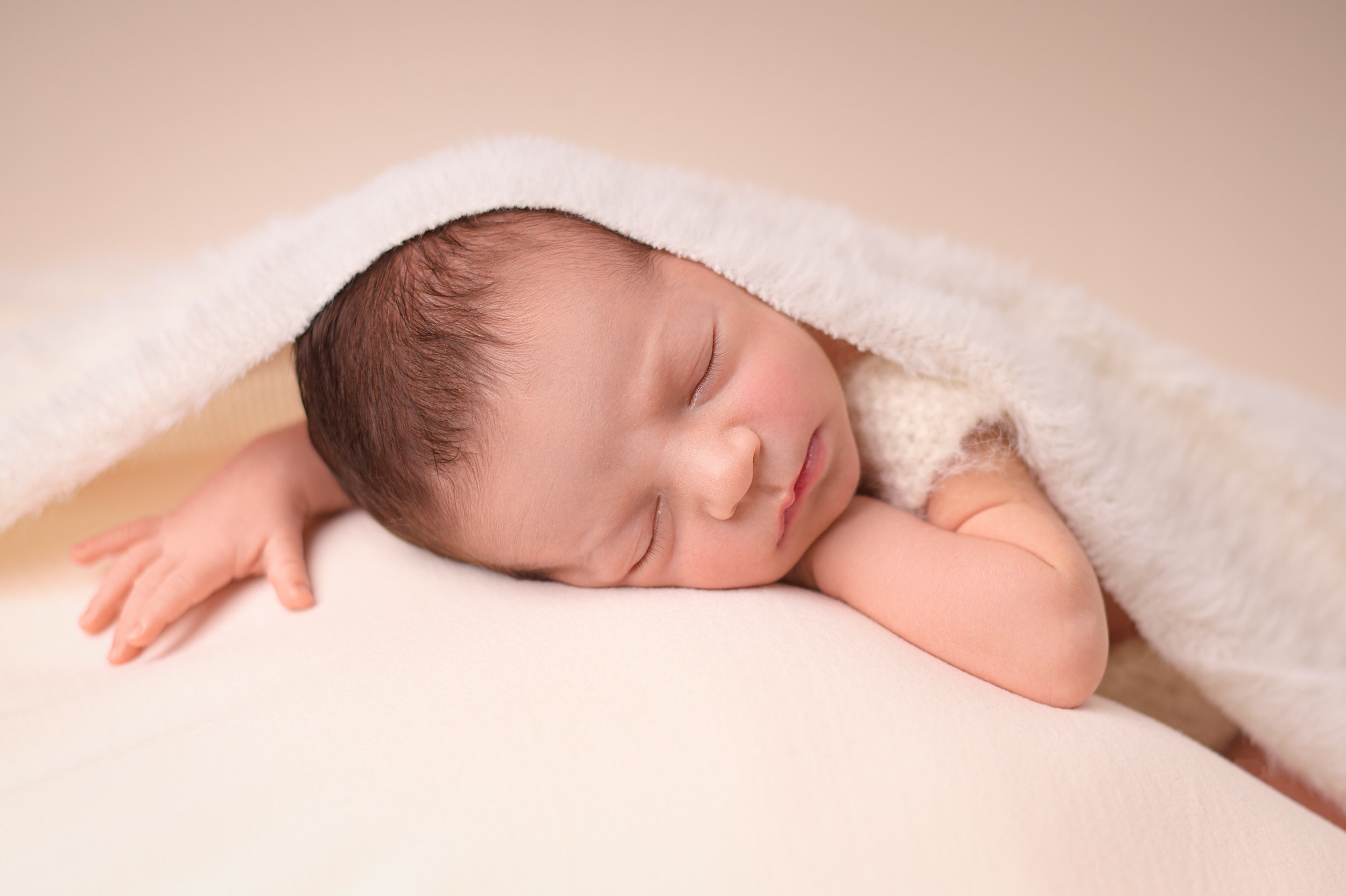 MATERNITY & NEWBORN professional Photography by Irene Chaikeen. Irene Chaikeen | Maternity and newborn photoshoot in Essex/London