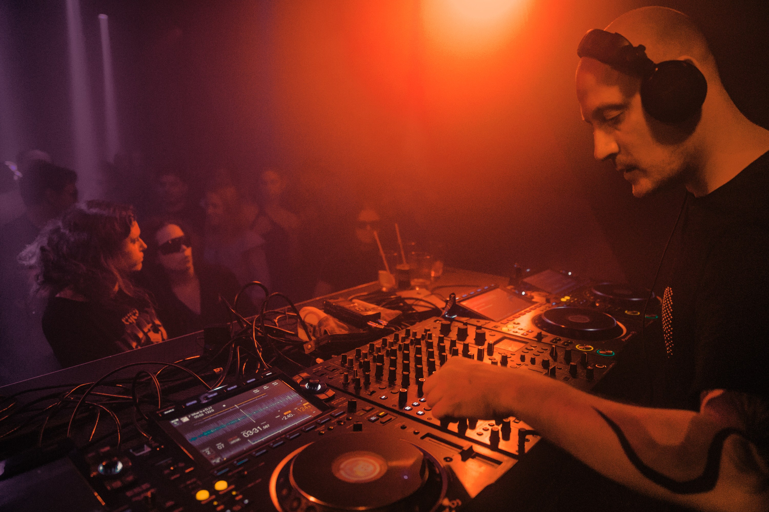 Elektroniskās mūzikas pasākums. Sandra Garanca Portrait and event photographer