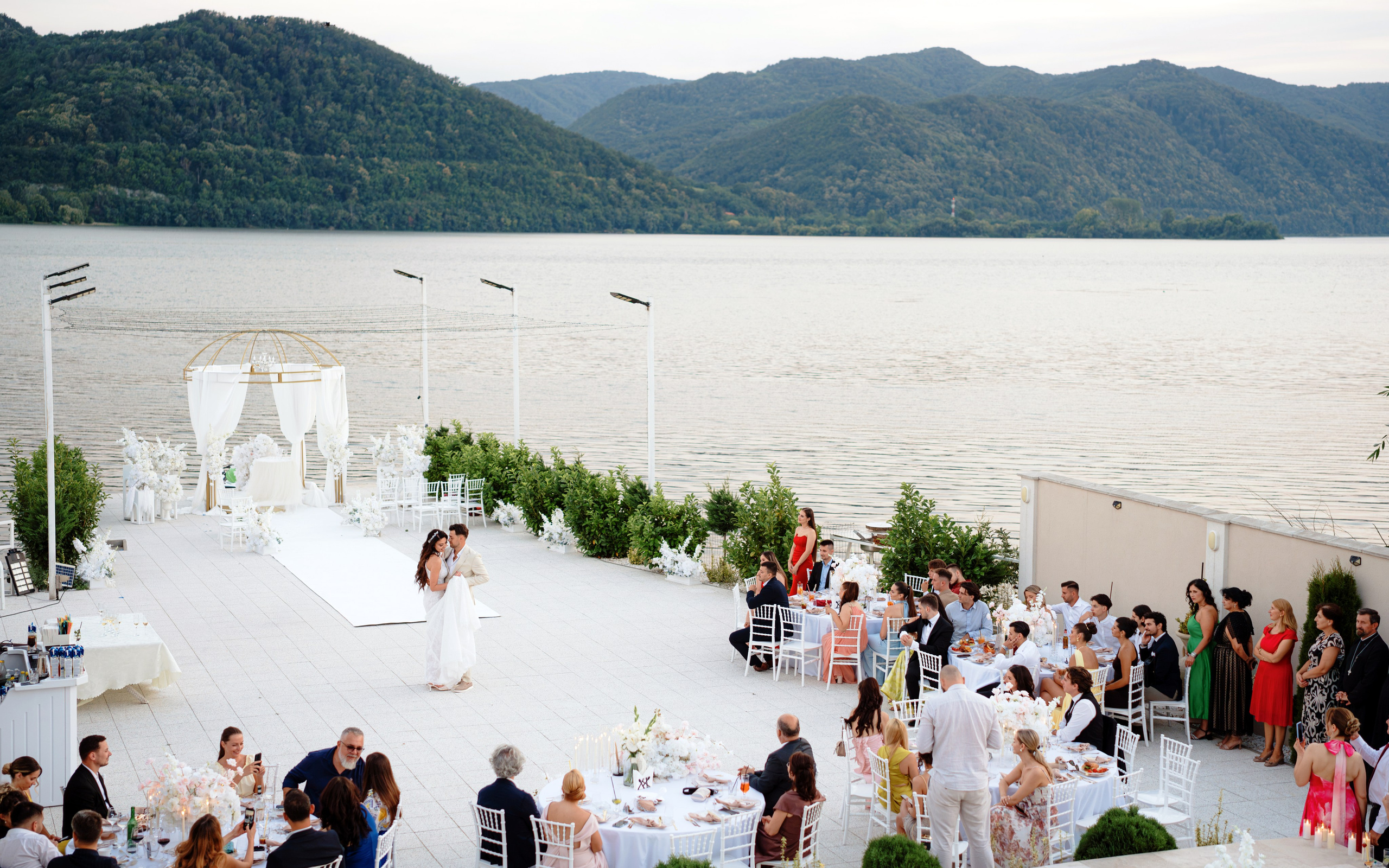 Iubire la apus pe Dunăre | Sonia & Bogdan. Andrei Marta | Fotograf Nuntă & Destination Wedding