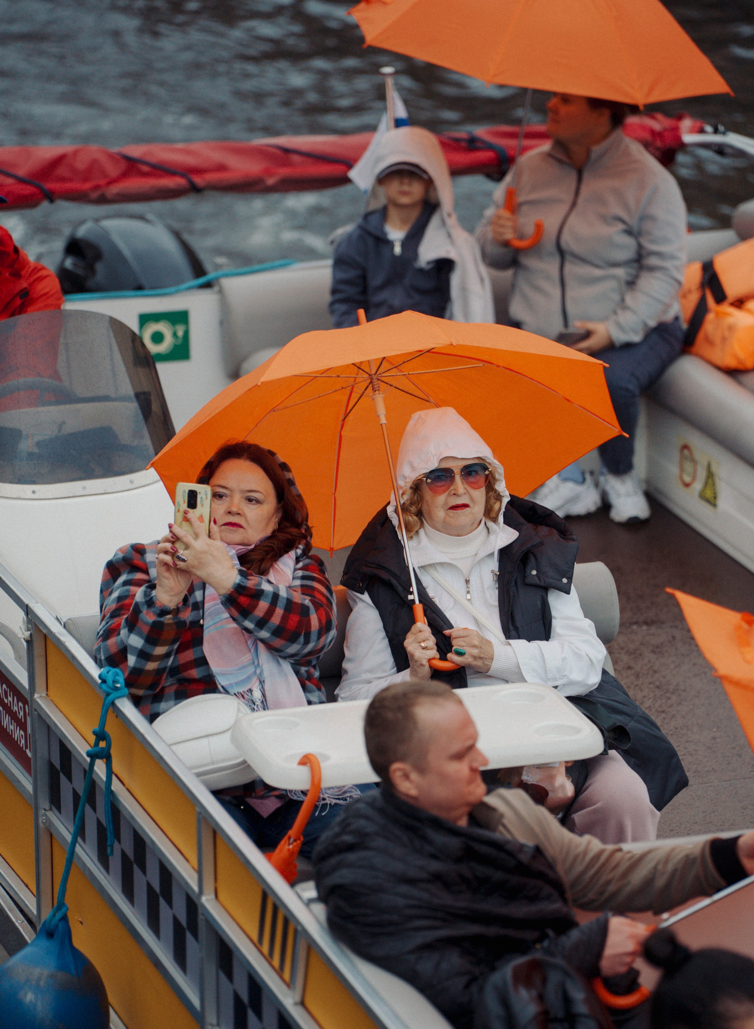 2025. Стрит-фотография, полная абсурда, идиотизма и красоты