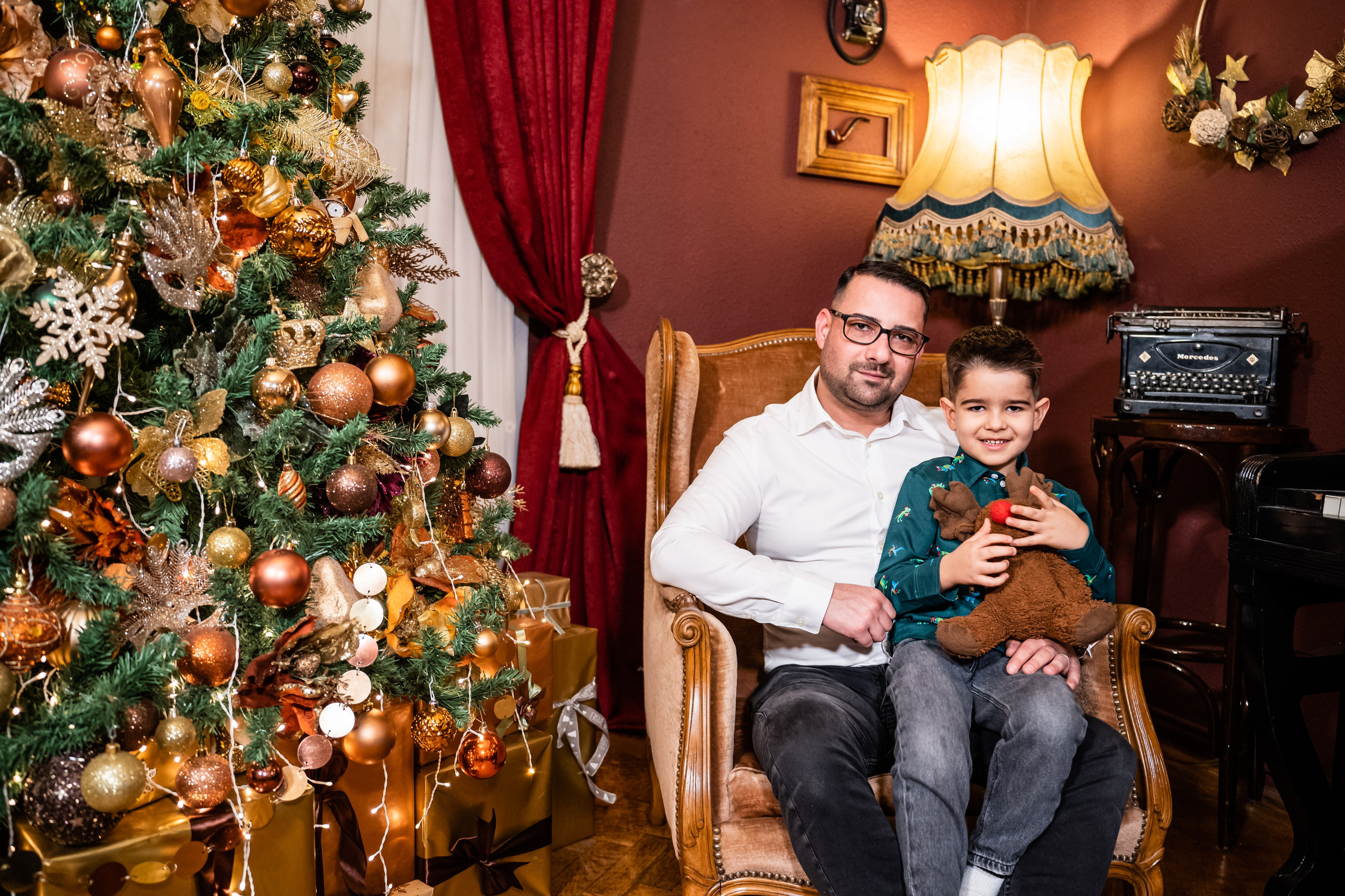 Matei and family. Acasă
