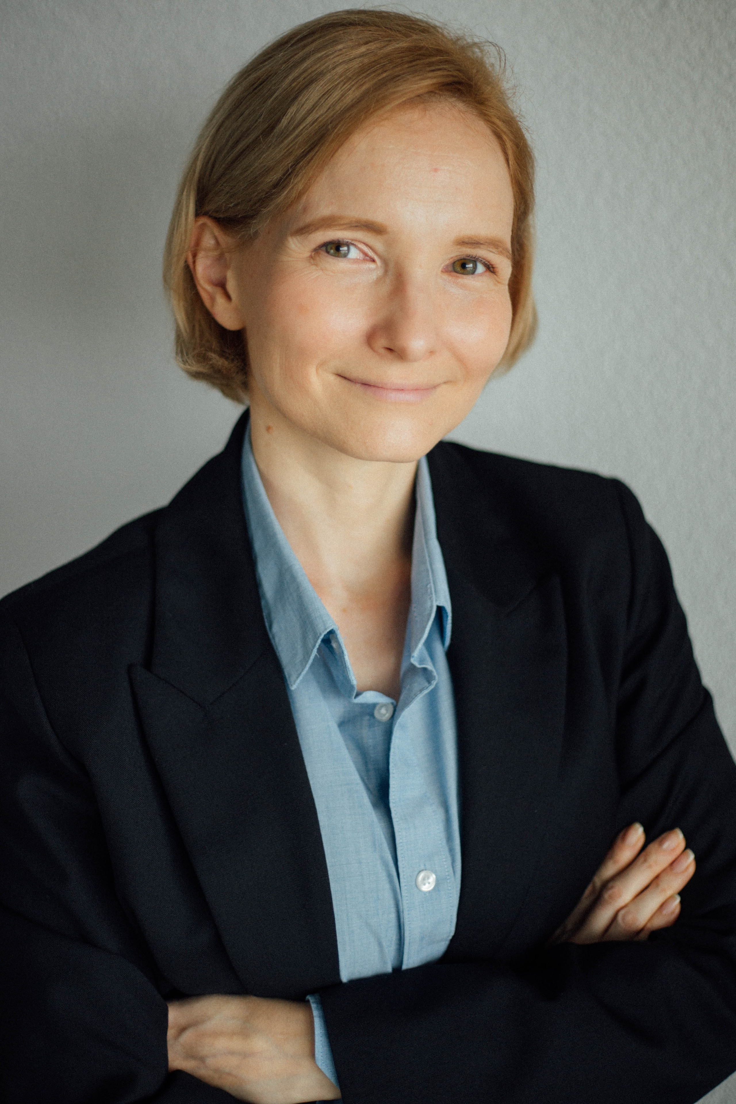 Business portrait of a woman for her website in Lausanne
