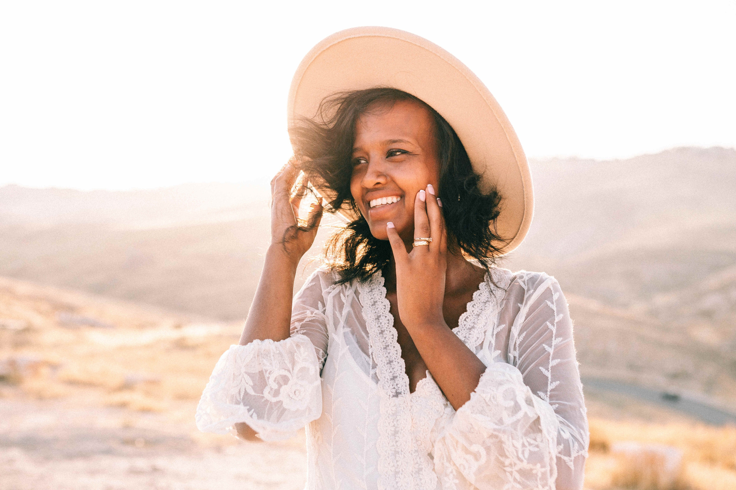 PHOTO SESSION IN THE DESERT NEAR MAALE ADUMIM. PHOTOGRAPHER IN ISRAEL
