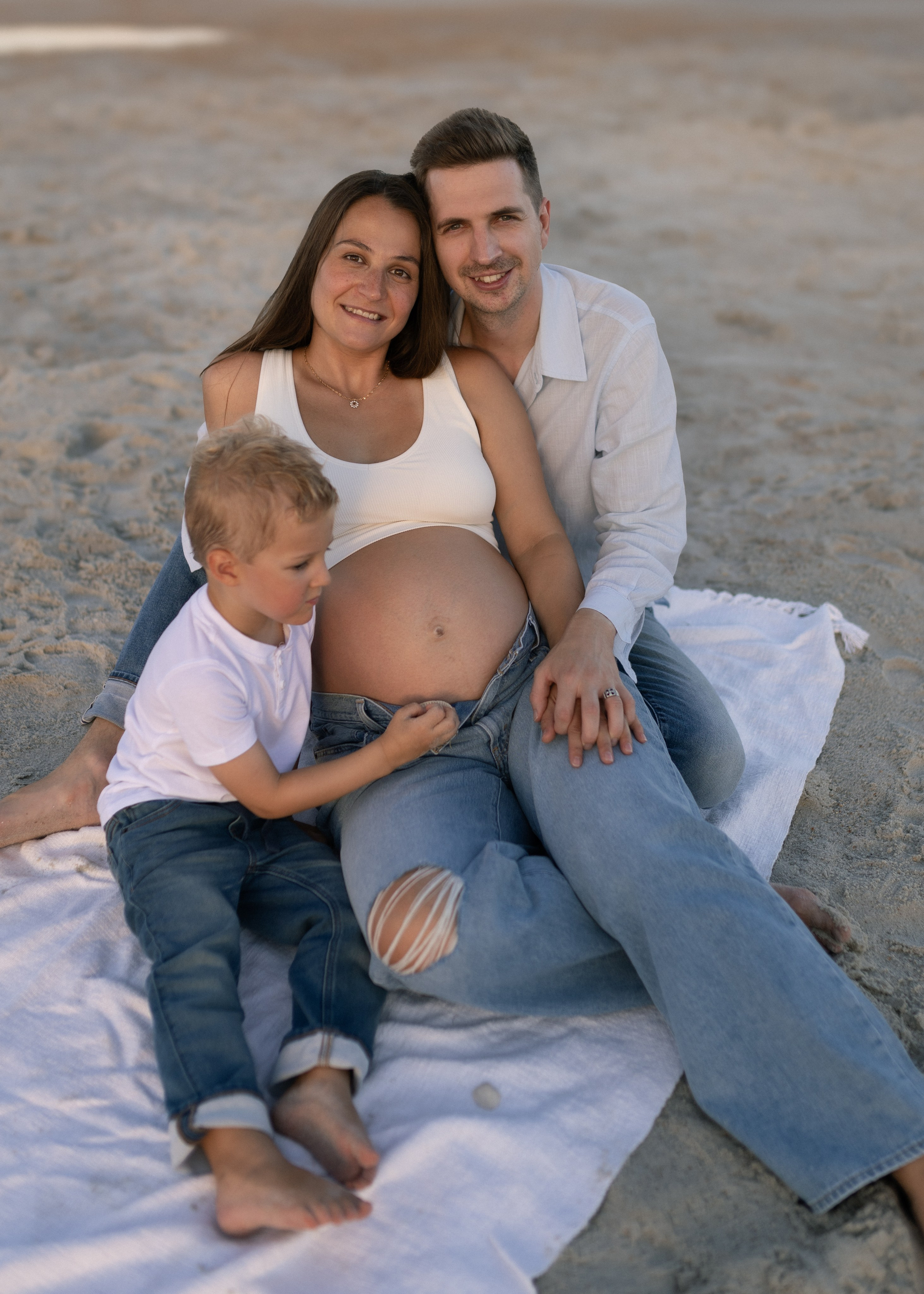 T + A Maternity at the Beach. Portrait and couples photographer in Florida, Valeriia Honcharova