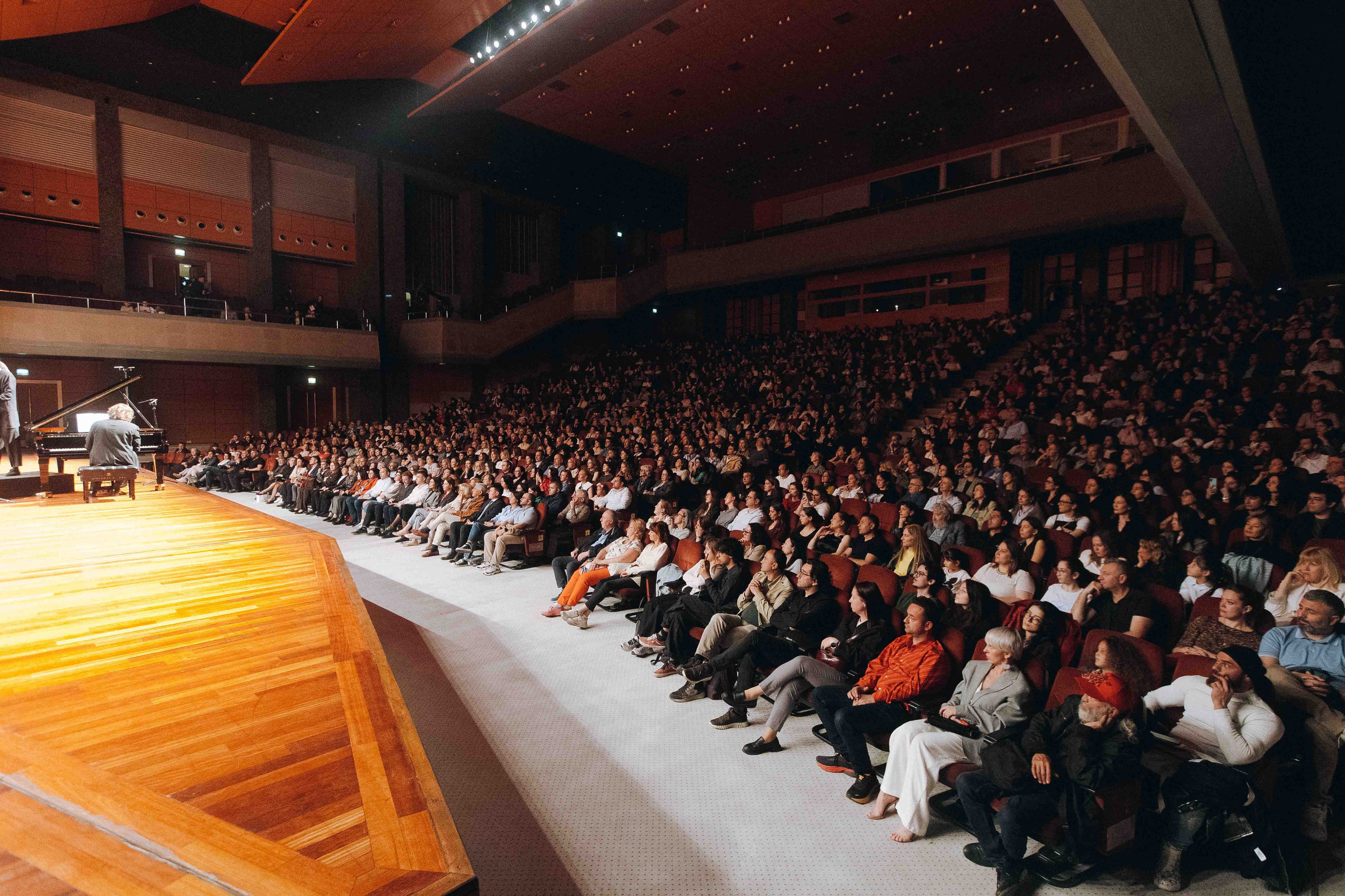 The Tchaikovsky Academic Grand Symphony Orchestra in Istanbul. Wedding&Event photographer Ismail Rzayev in Baku