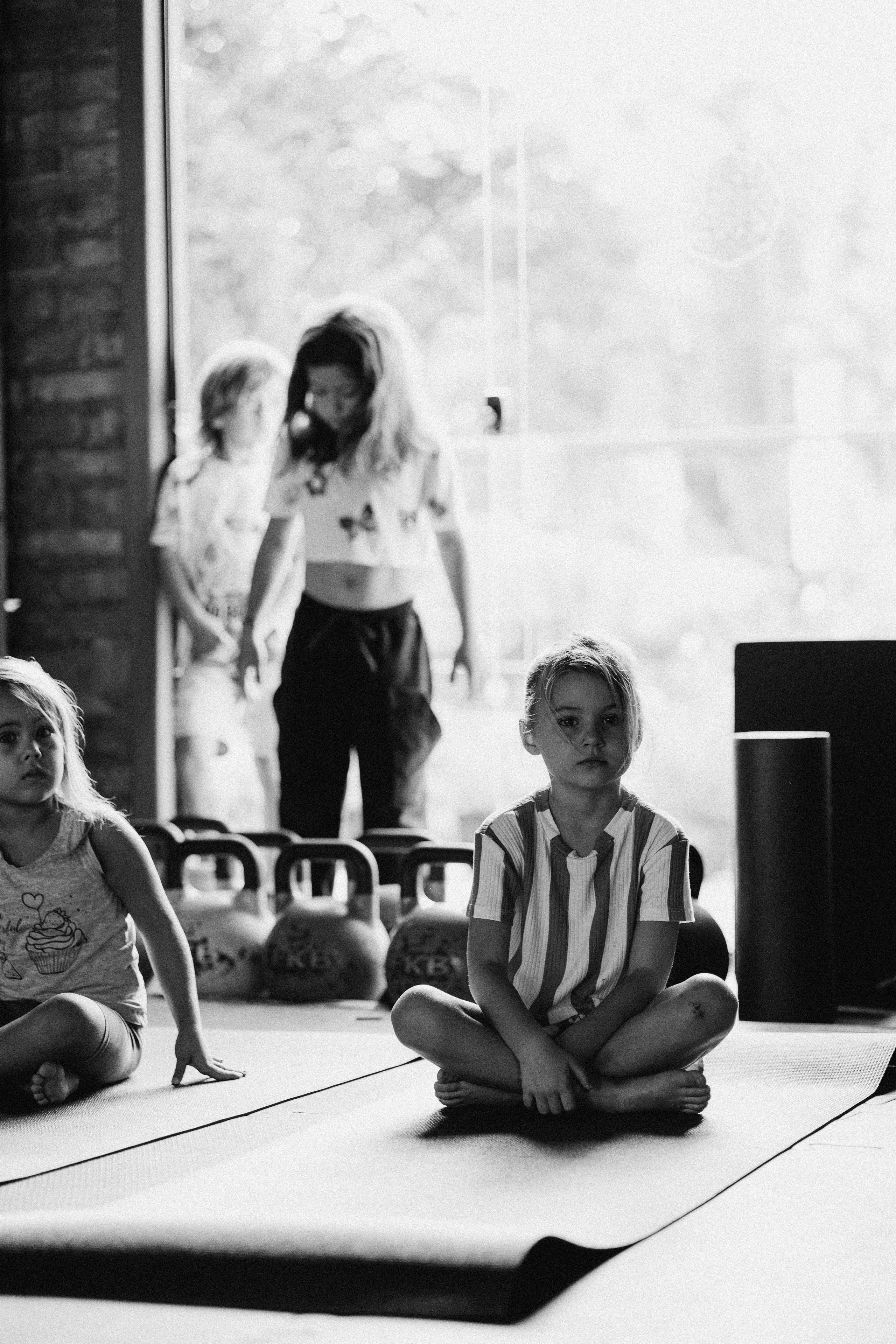 Yoga Kids. Fotografa documental de familia e nascimento em Florianópolis SC Daria Ermolaev