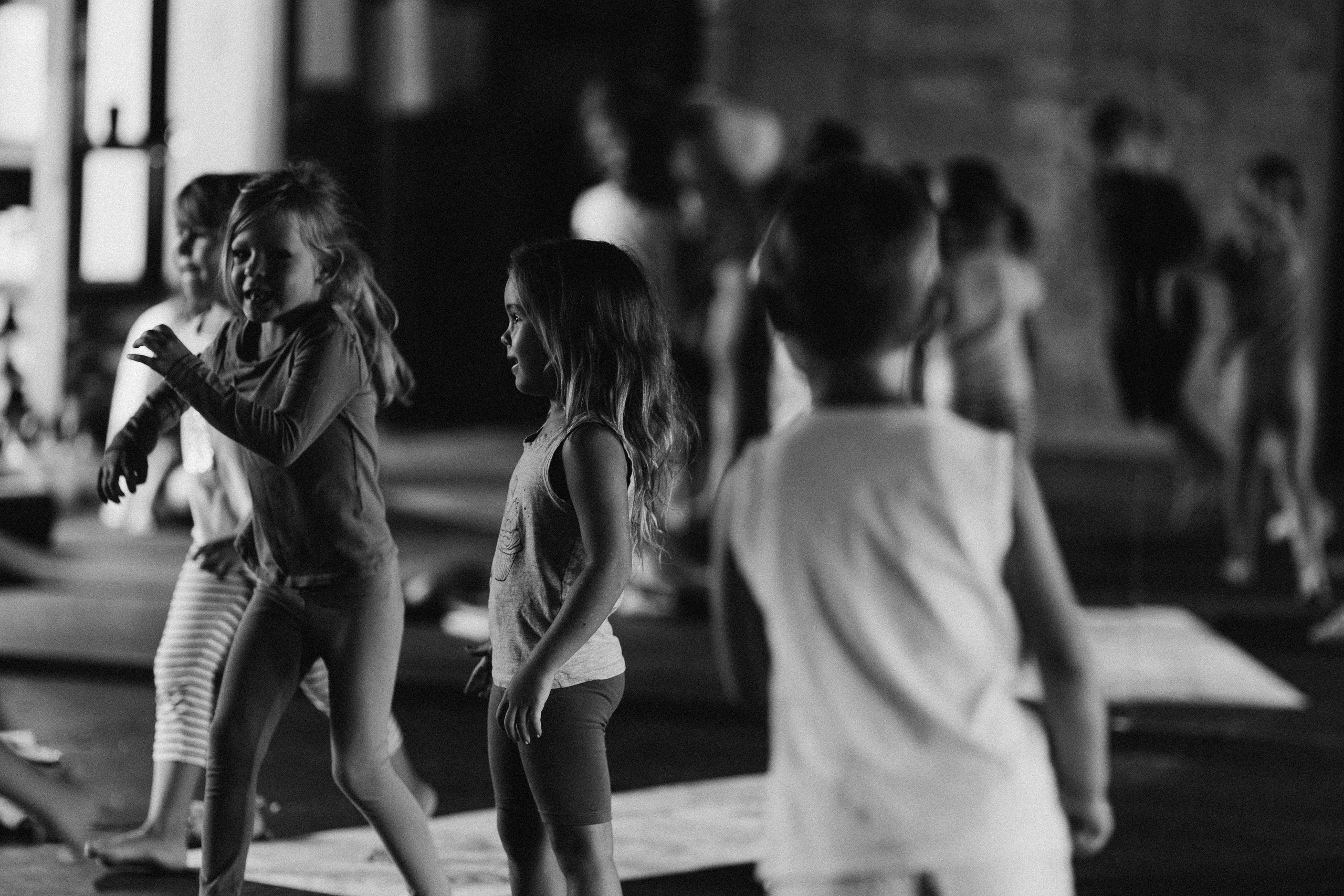 Yoga Kids. Fotografa documental de familia e nascimento em Florianópolis SC Daria Ermolaev