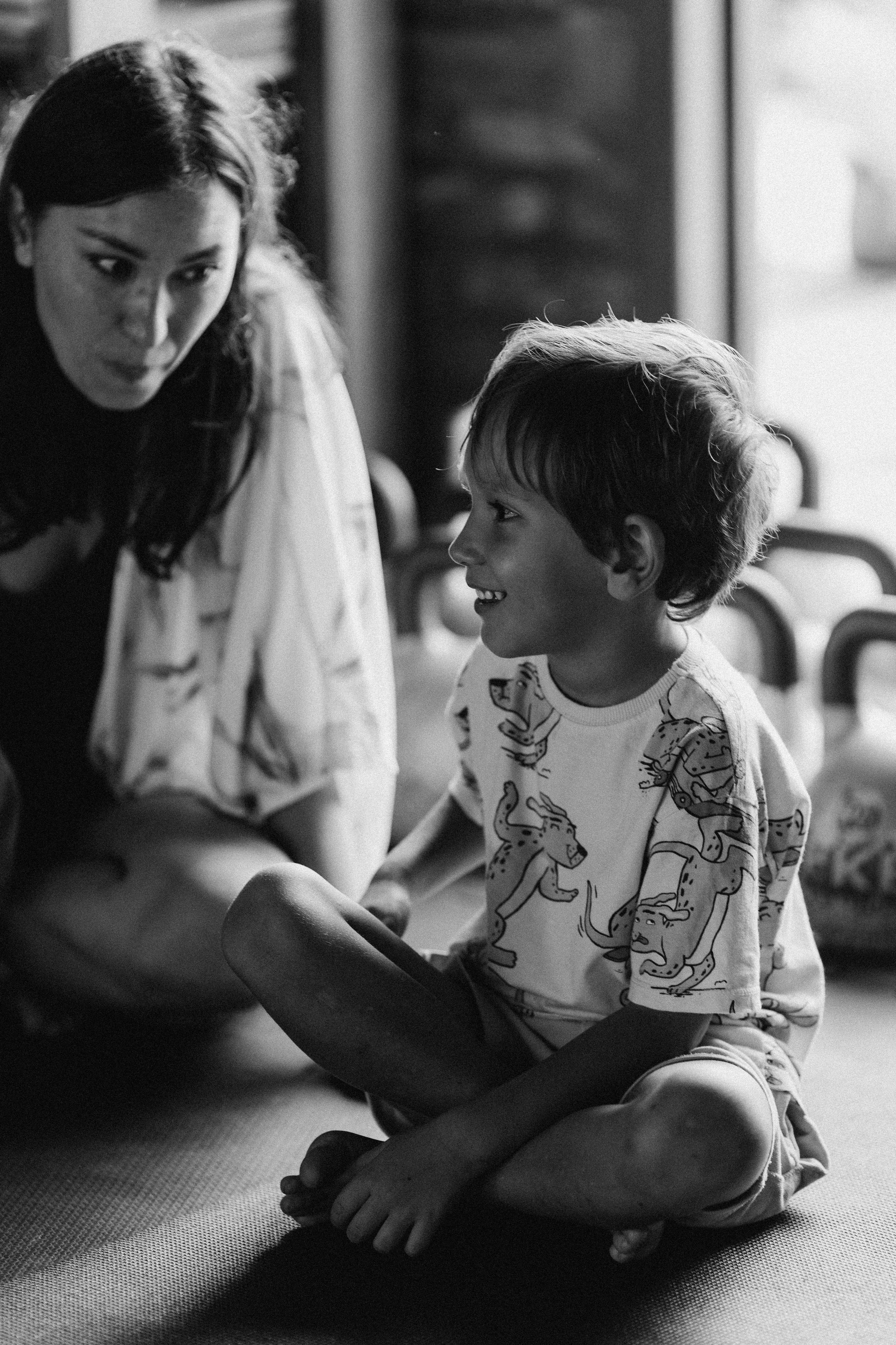 Yoga Kids. Fotografa documental de familia e nascimento em Florianópolis SC Daria Ermolaev