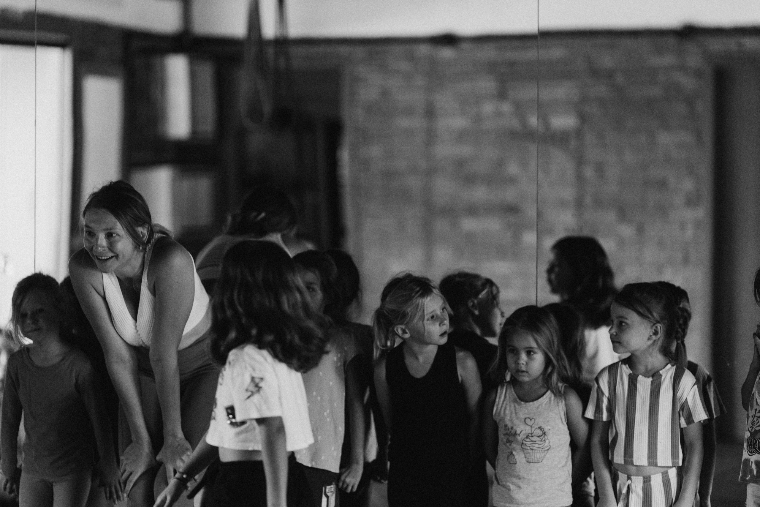 Yoga Kids. Fotografa documental de familia e nascimento em Florianópolis SC Daria Ermolaev