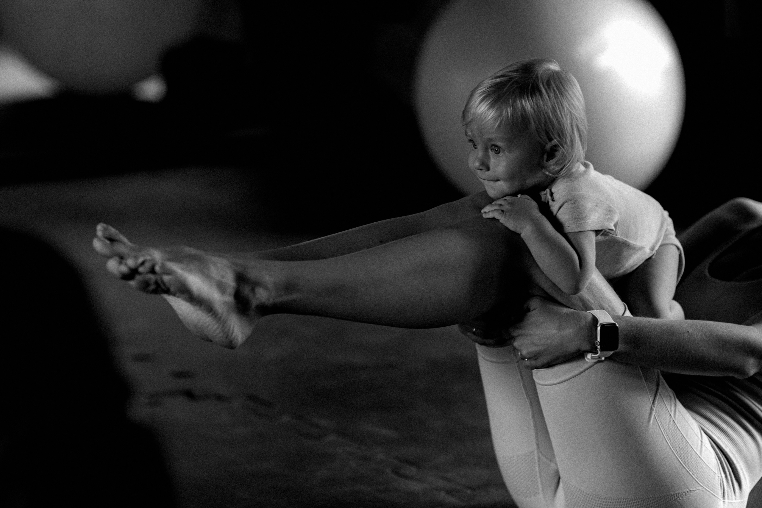 Yoga Kids. Fotografa documental de familia e nascimento em Florianópolis SC Daria Ermolaev