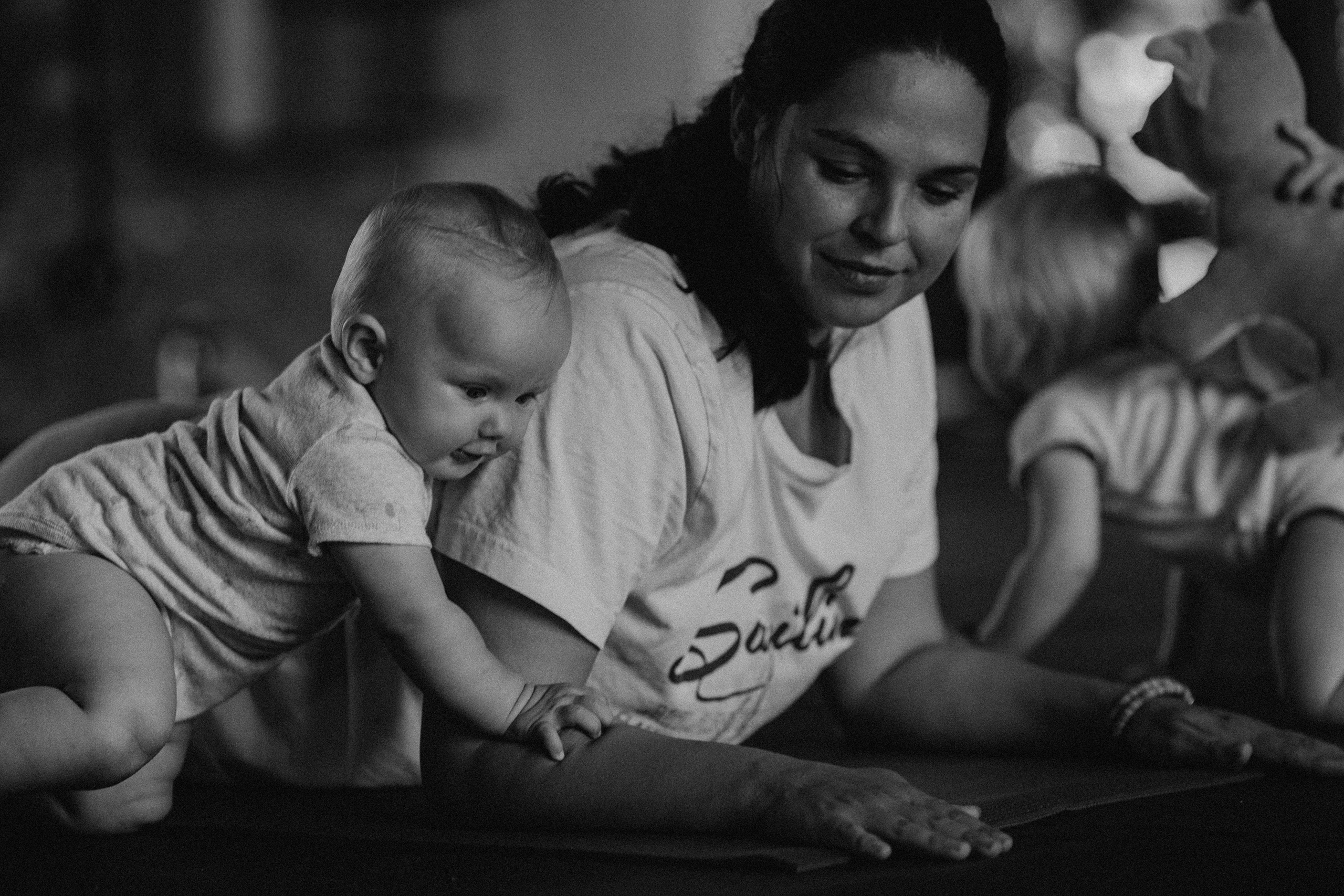 Yoga Kids. Fotografa documental de familia e nascimento em Florianópolis SC Daria Ermolaev
