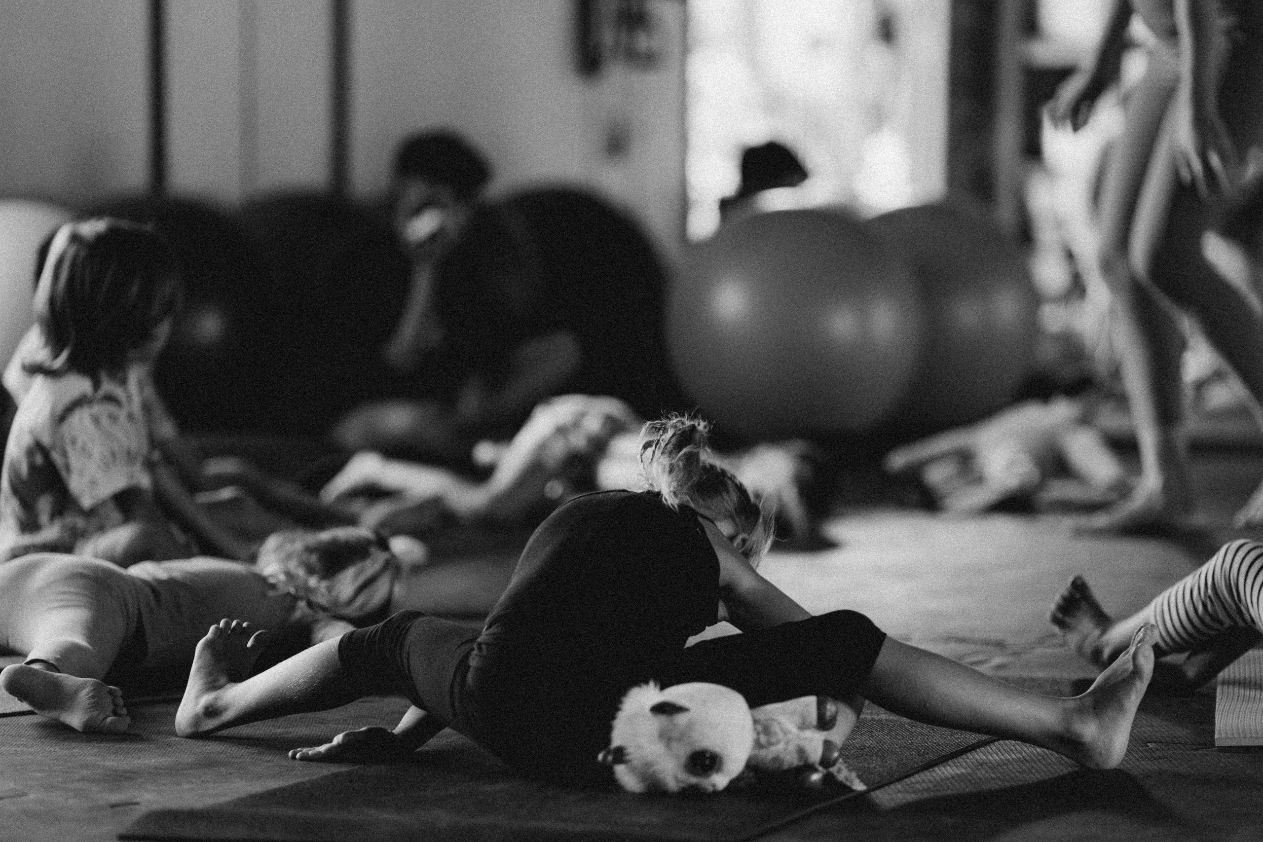 Yoga Kids. Fotografa documental de familia e nascimento em Florianópolis SC Daria Ermolaev