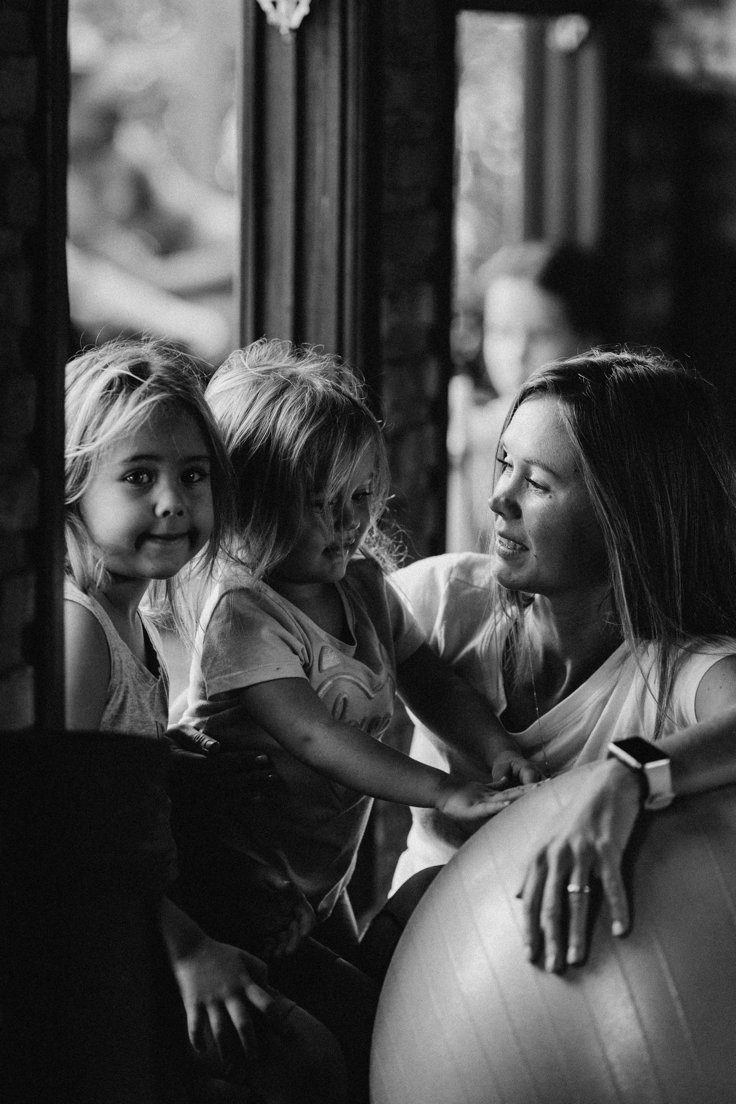 Yoga Kids. Fotografa documental de familia e nascimento em Florianópolis SC Daria Ermolaev