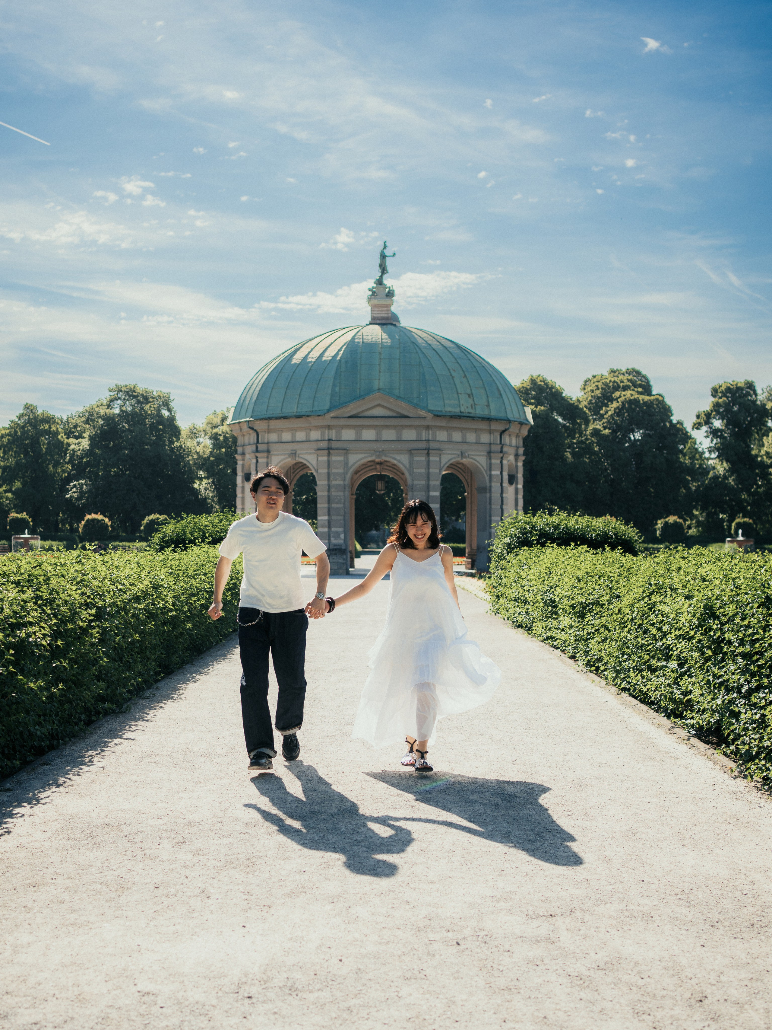 Honeymoon walk. Portrait Lifestyle Photographer in Munich — Polina Cherkasova