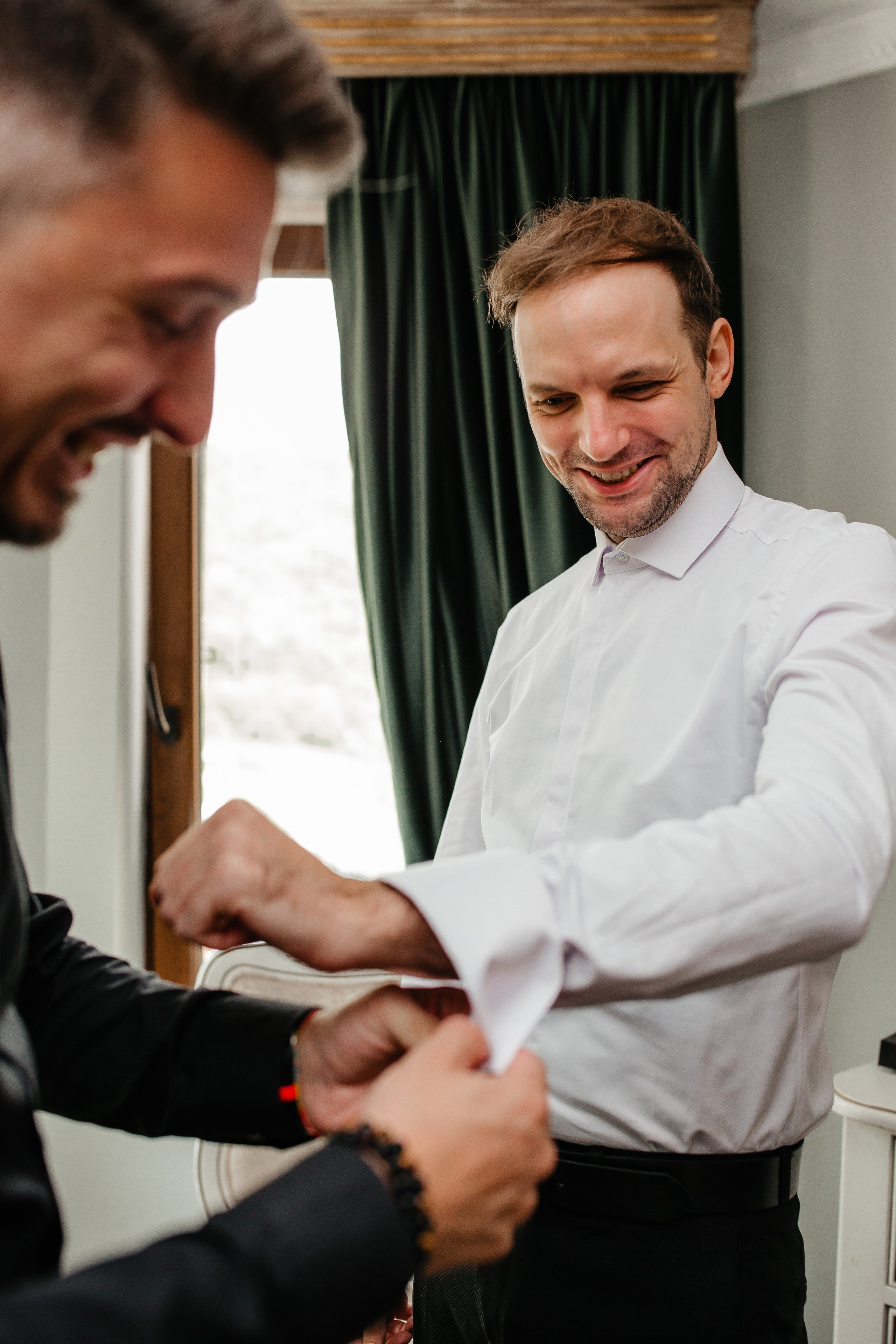 Nunta Elena & Tudor — Fotografie de nuntă în stil natural și elegant. Rares Bucur is a professional wedding photographer based in Cluj-Napoca, Romania, specializing in wedding photography