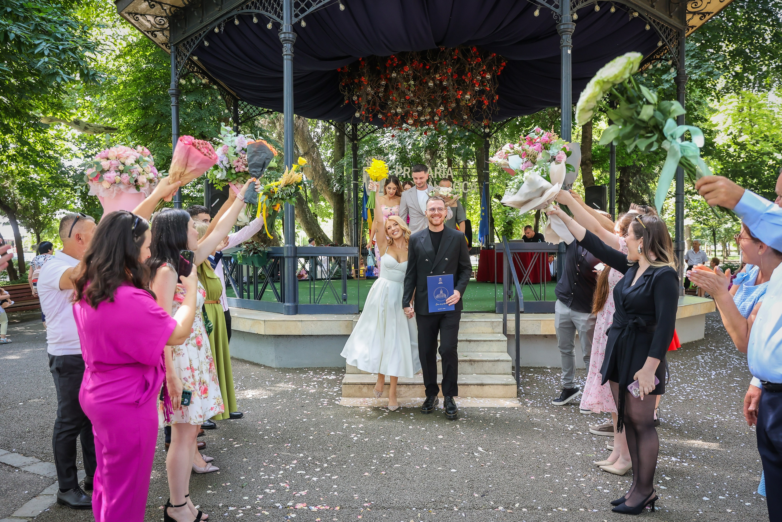 Bianca & Daniel — o nuntă de vară în Cluj, între natură și eleganță. Rares Bucur is a professional wedding photographer based in Cluj-Napoca, Romania, specializing in wedding photography