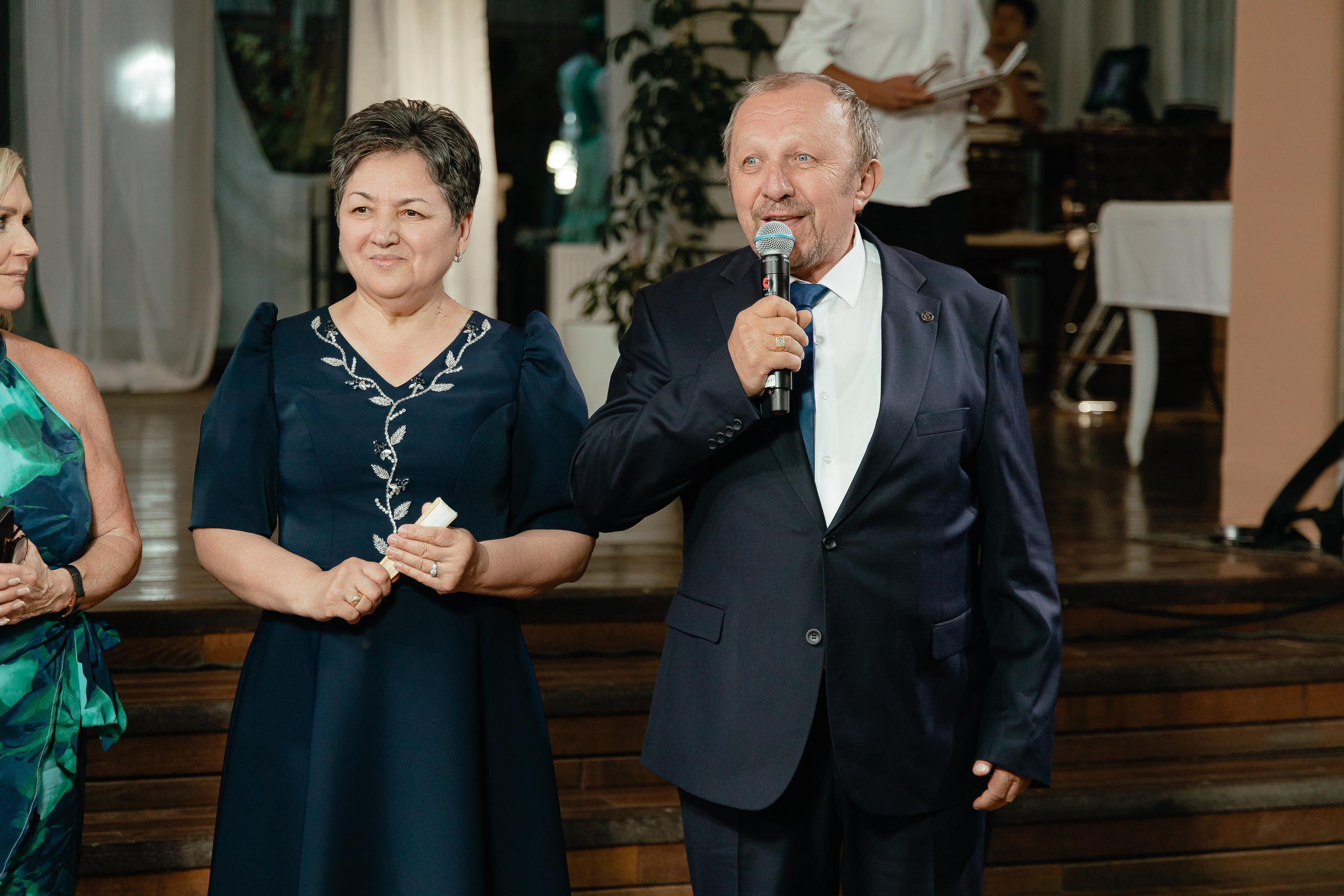 Thomas & Suyumbika. Главная