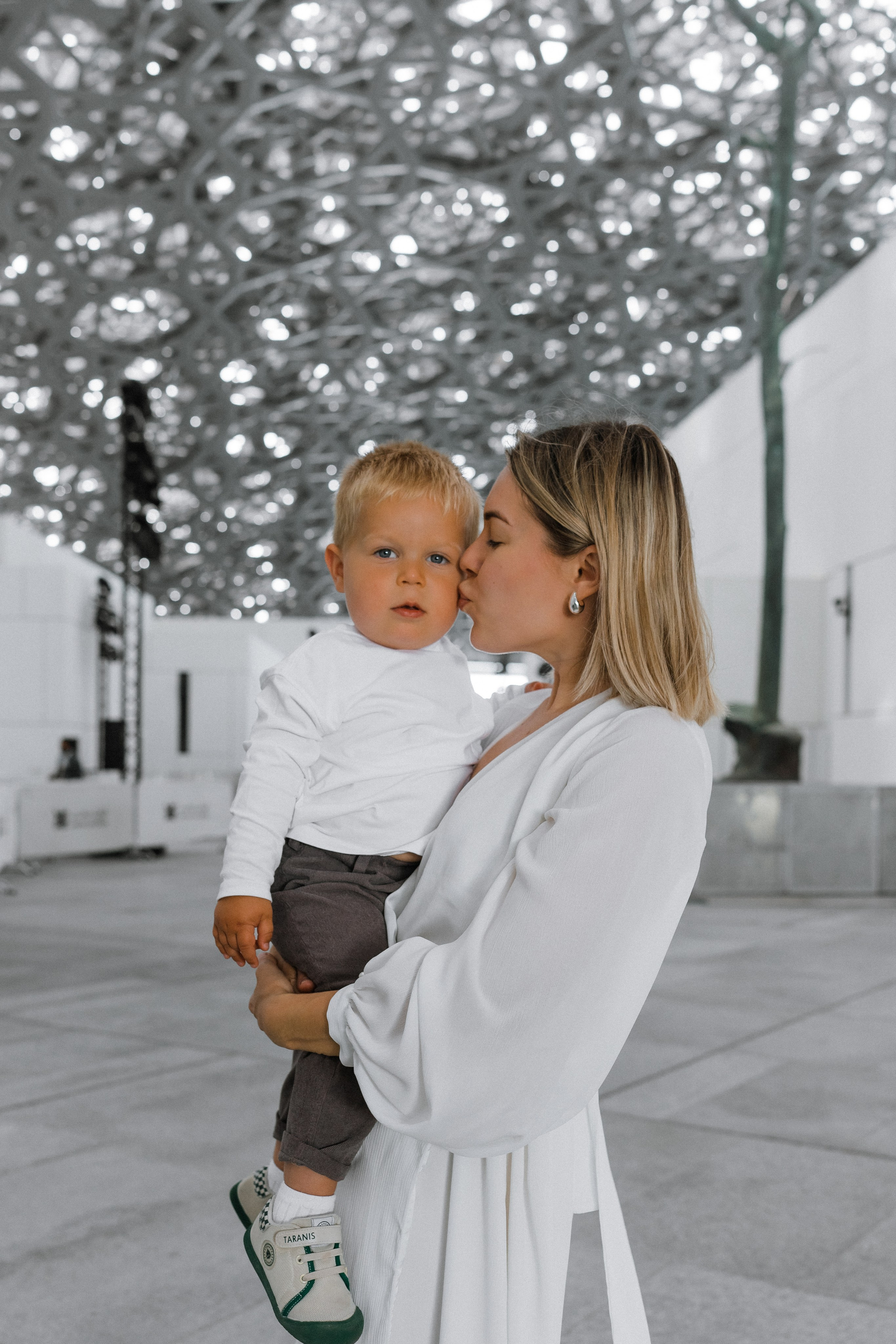Louvre Dima, Dasha and Artemy. Professional Photographer Abu Dhabi, Dubai — Yulia Ismoilova | 2025