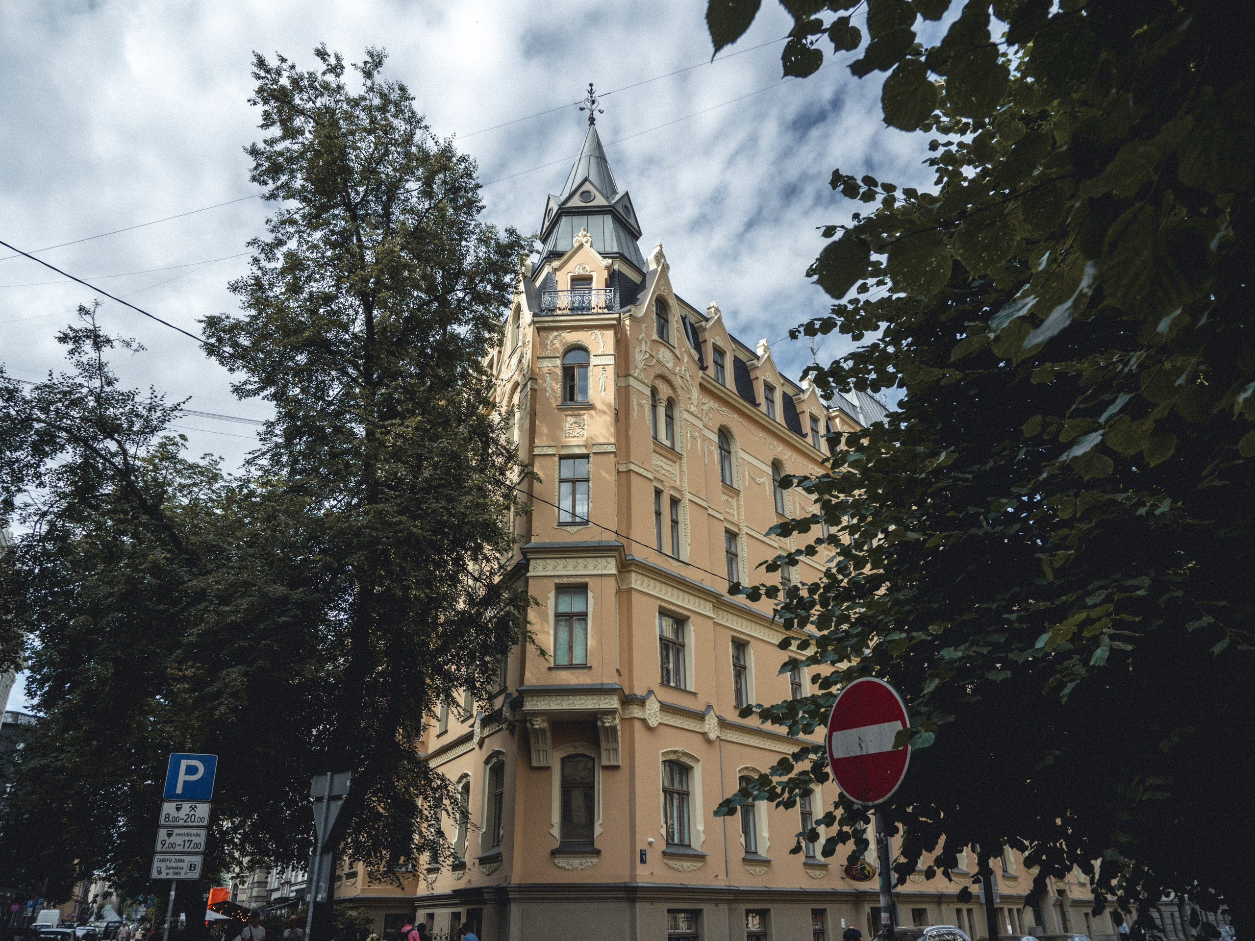 Voyage à Riga. Photographe sur Cote d’Azur. Portraits de familles, couples, enfants, événements