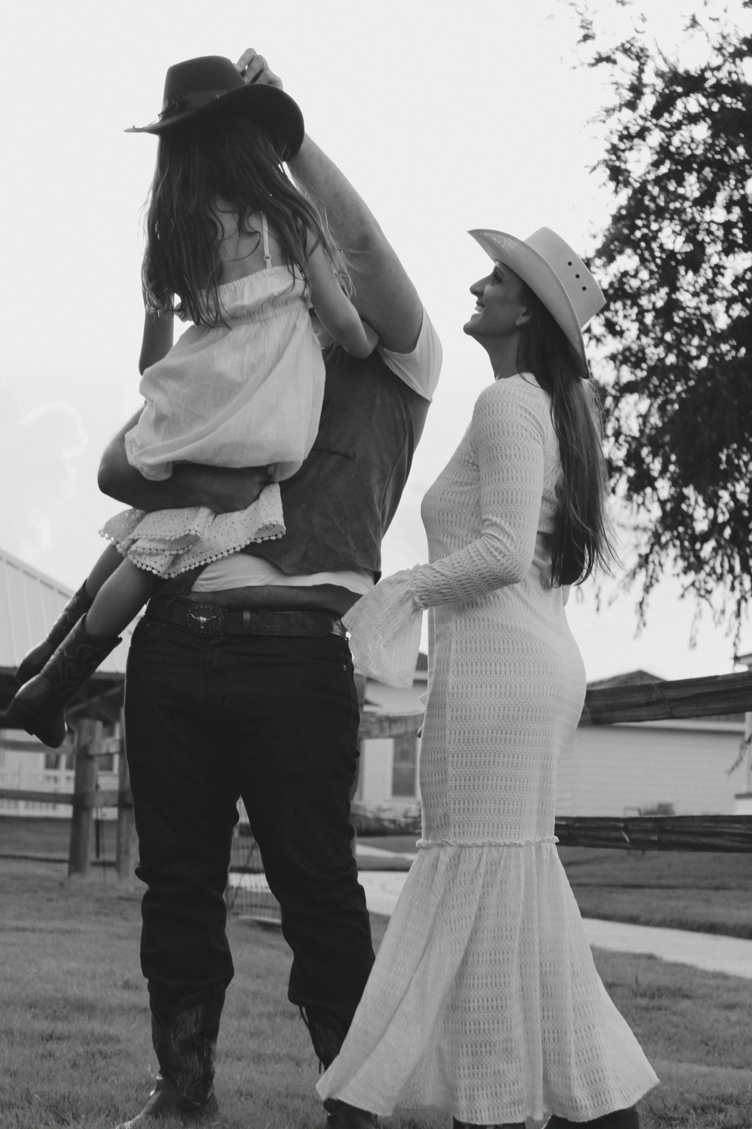 Texas Countryside Family Photoshoot in Cowboy Style. Lana Petrychenko — Portrait & Family Photographer. Valencia, Spain