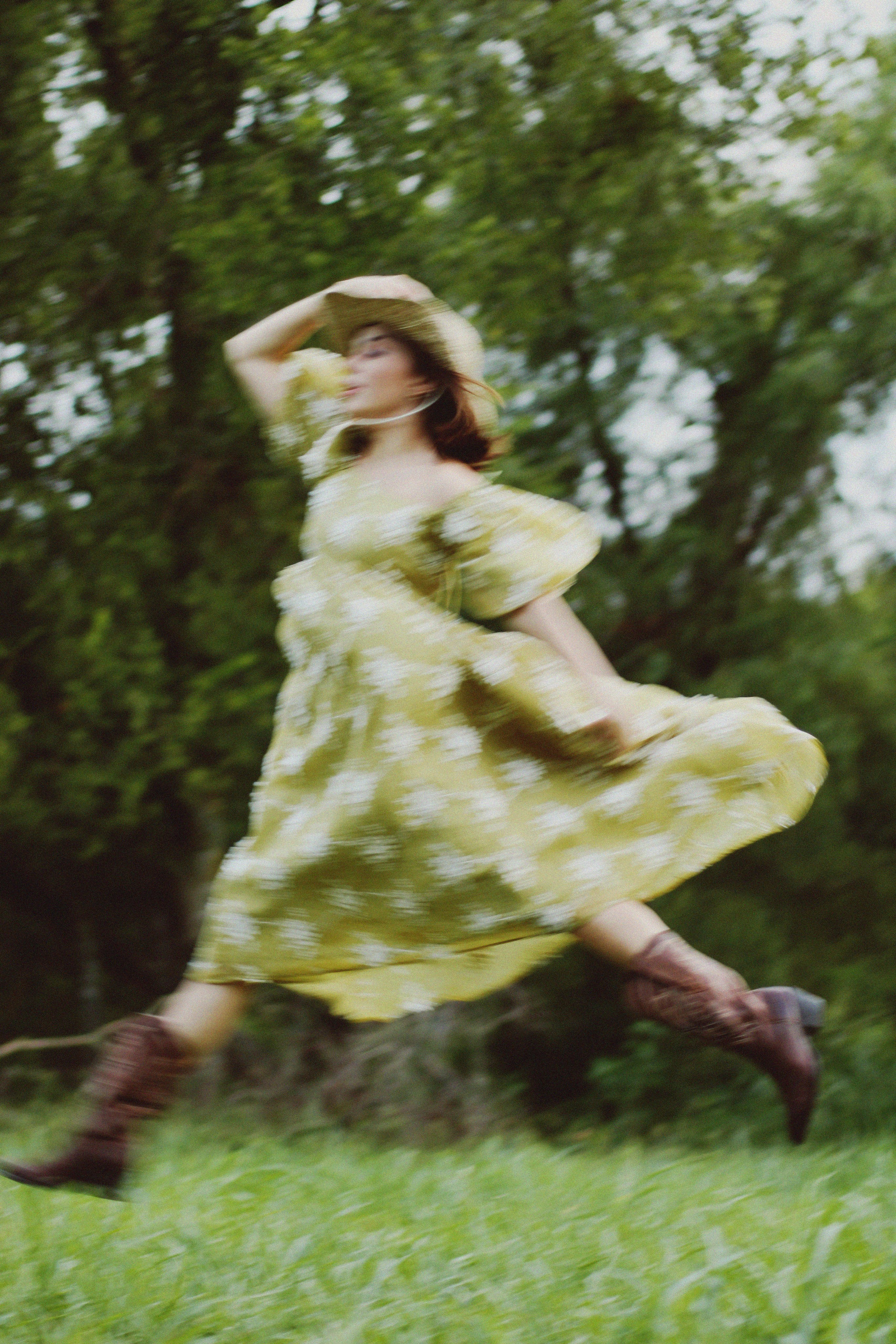 Countryside cowgirl-style portrait photoshoot. Lana Petrychenko — Portrait & Family Photographer. Valencia, Spain