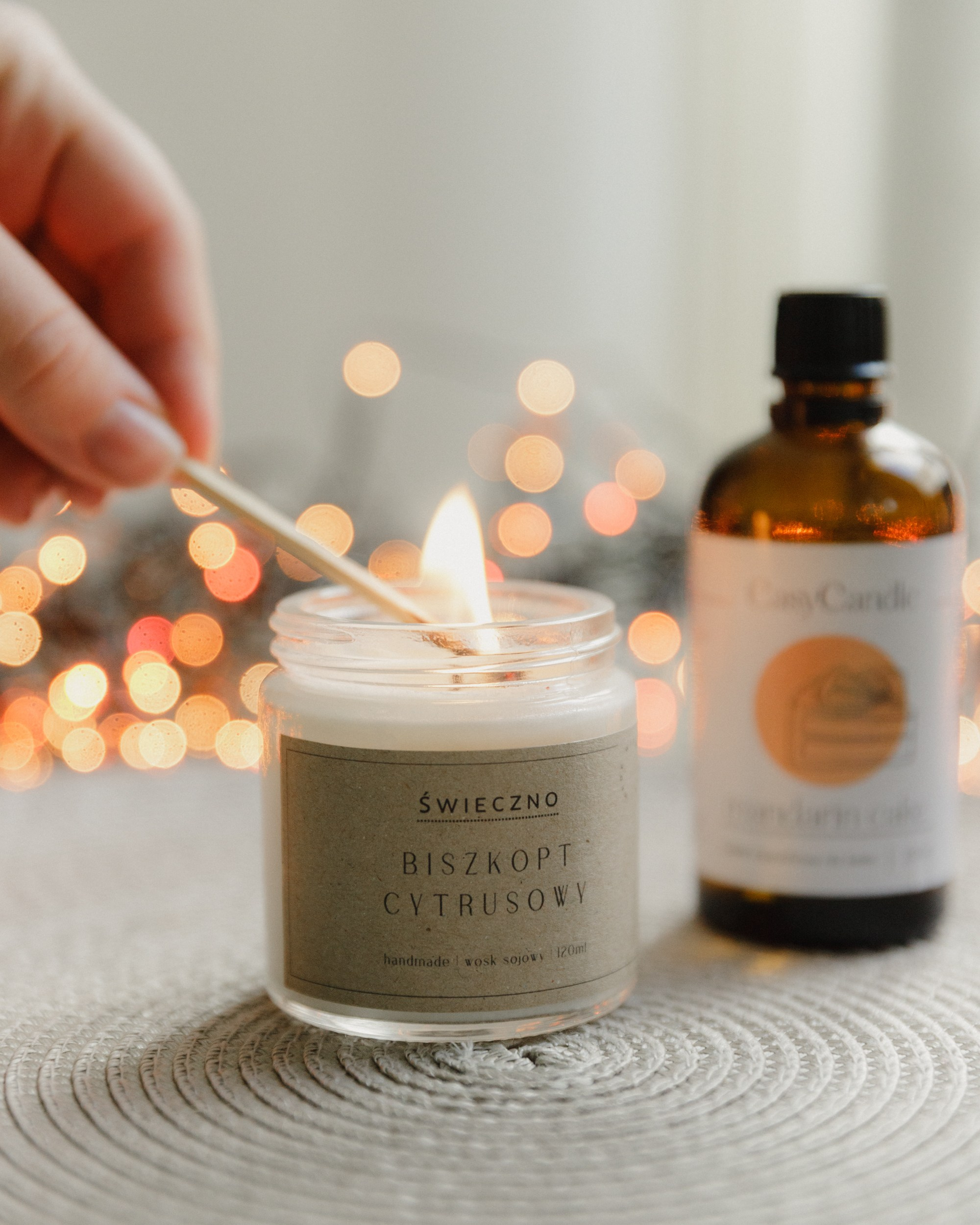 Candles | insta content. Kaja | fotograf we Wrocławiu | ludzie i psy