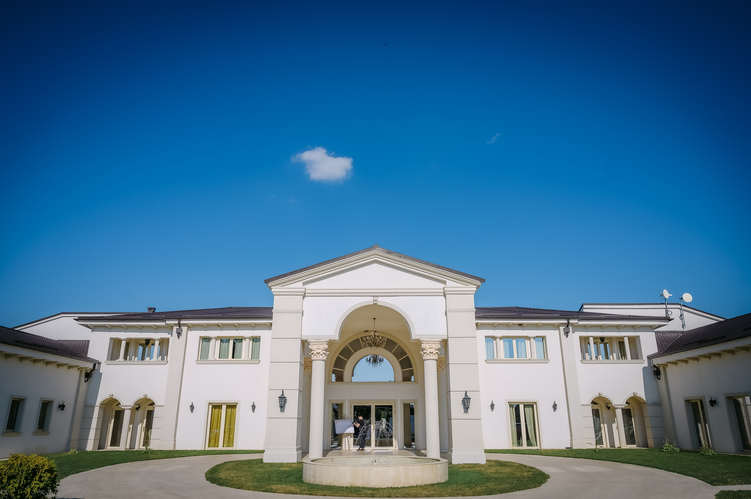 Aura & Sergiu Wedding | Elegant Love Story