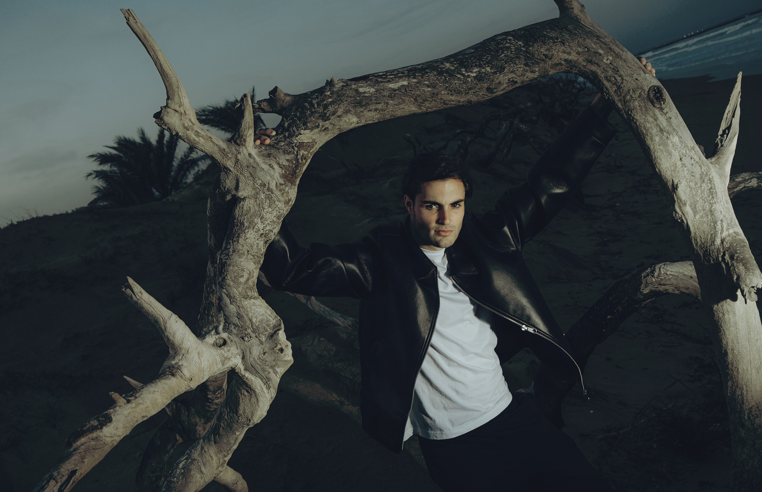 Фотосессия для актера Jaime Medina в дюнах — фотограф Андрей Луковников, Испания (Гуардамар, Аликанте, Торревьеха)