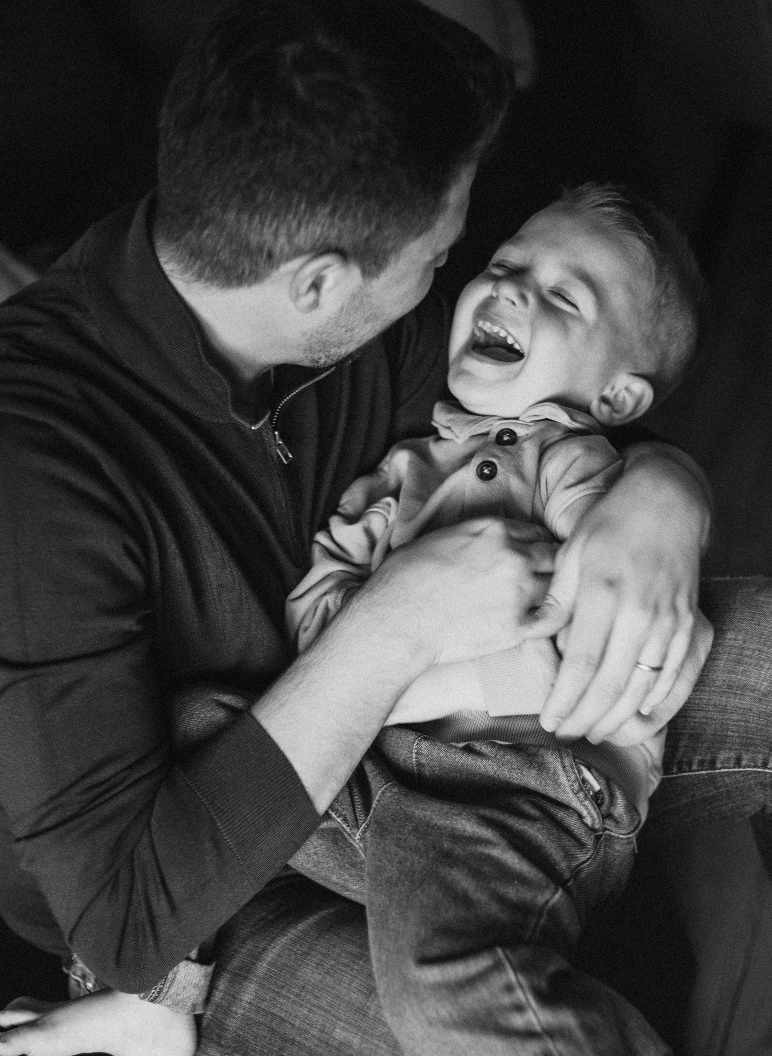 Ședințe foto de familie în Oradea realizate de Katsiaryna Ciortan. Fotograf de familie în Oradea Katsiaryna Ciortan