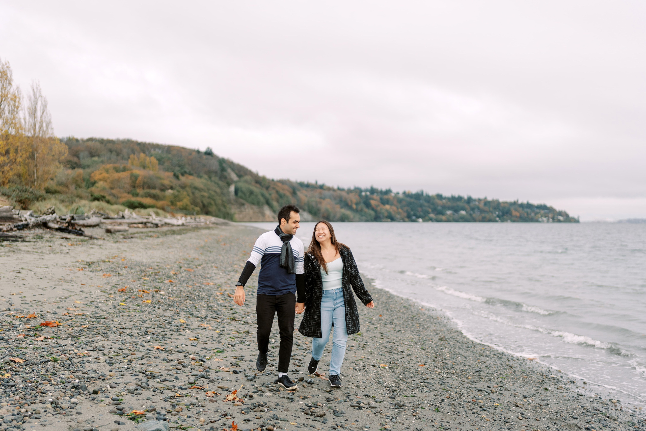 Proposal. December 2024. Alki Point Lighthouse, Washington state. EVAN ARISTOV WEDDING PHOTOGRAPHY — Seattle Wedding Photographer