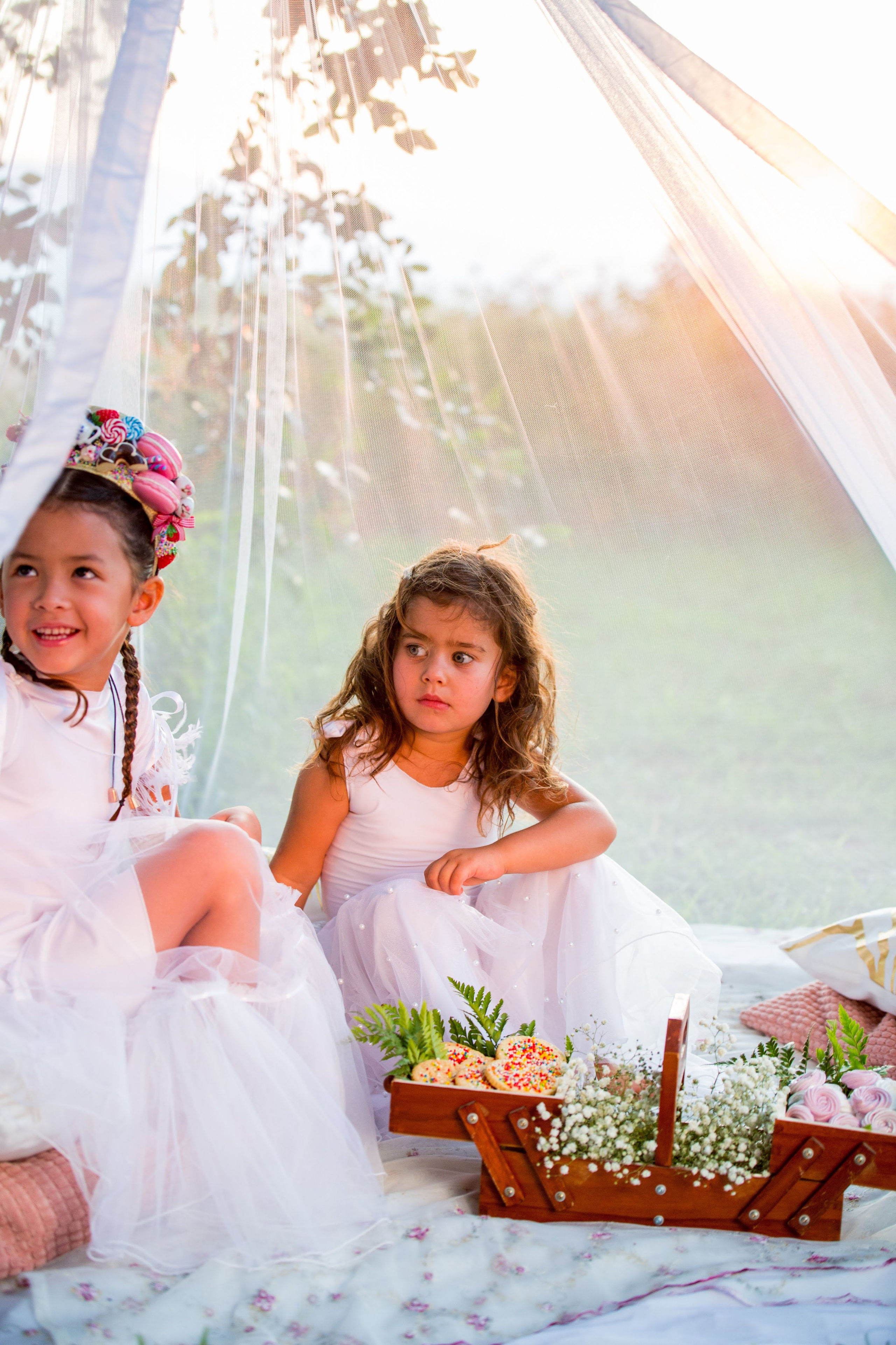 Little bridesmaids. AMIR BUCHNIK PHOTOGRAPHER