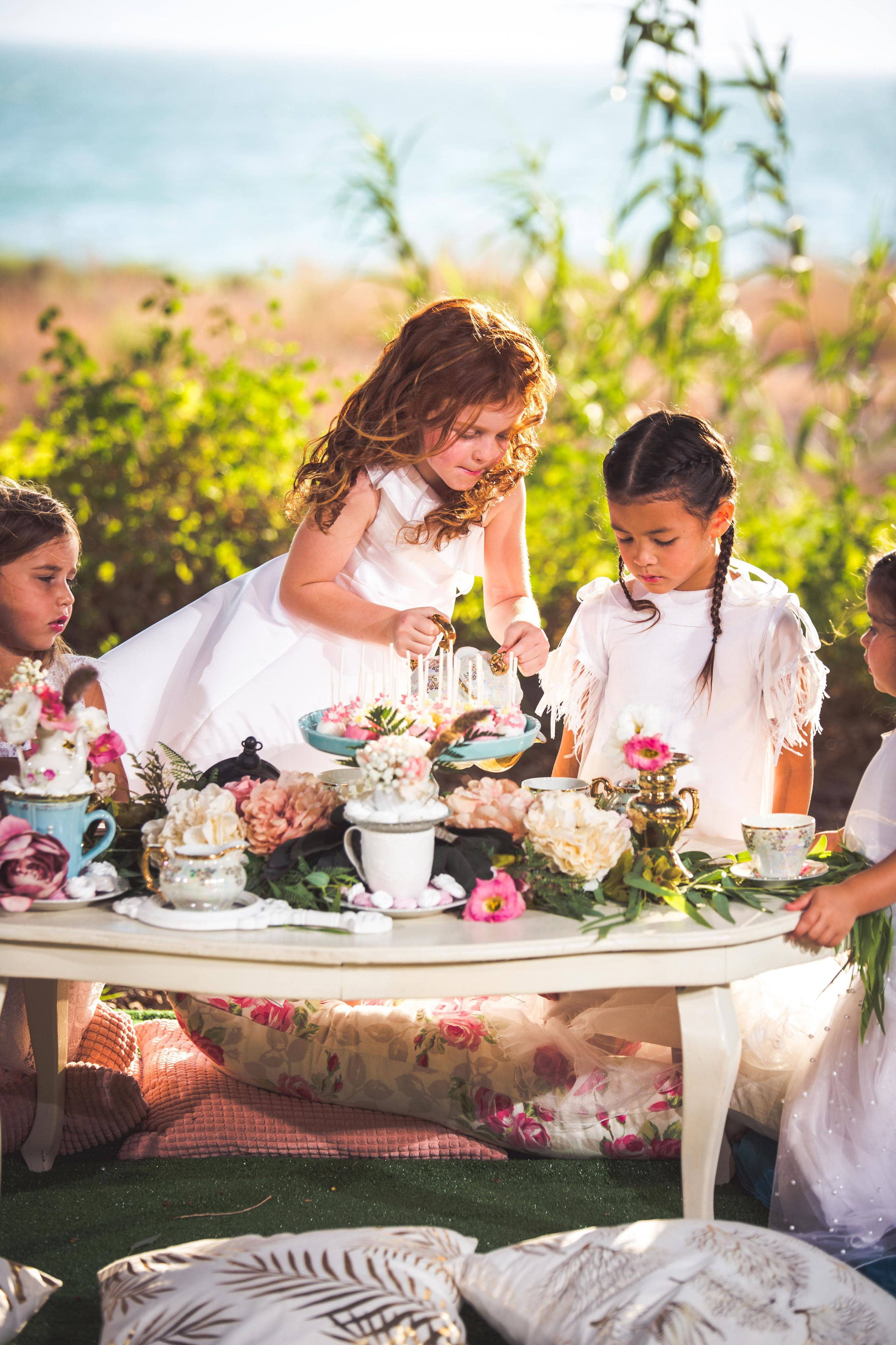 Little bridesmaids. AMIR BUCHNIK PHOTOGRAPHER