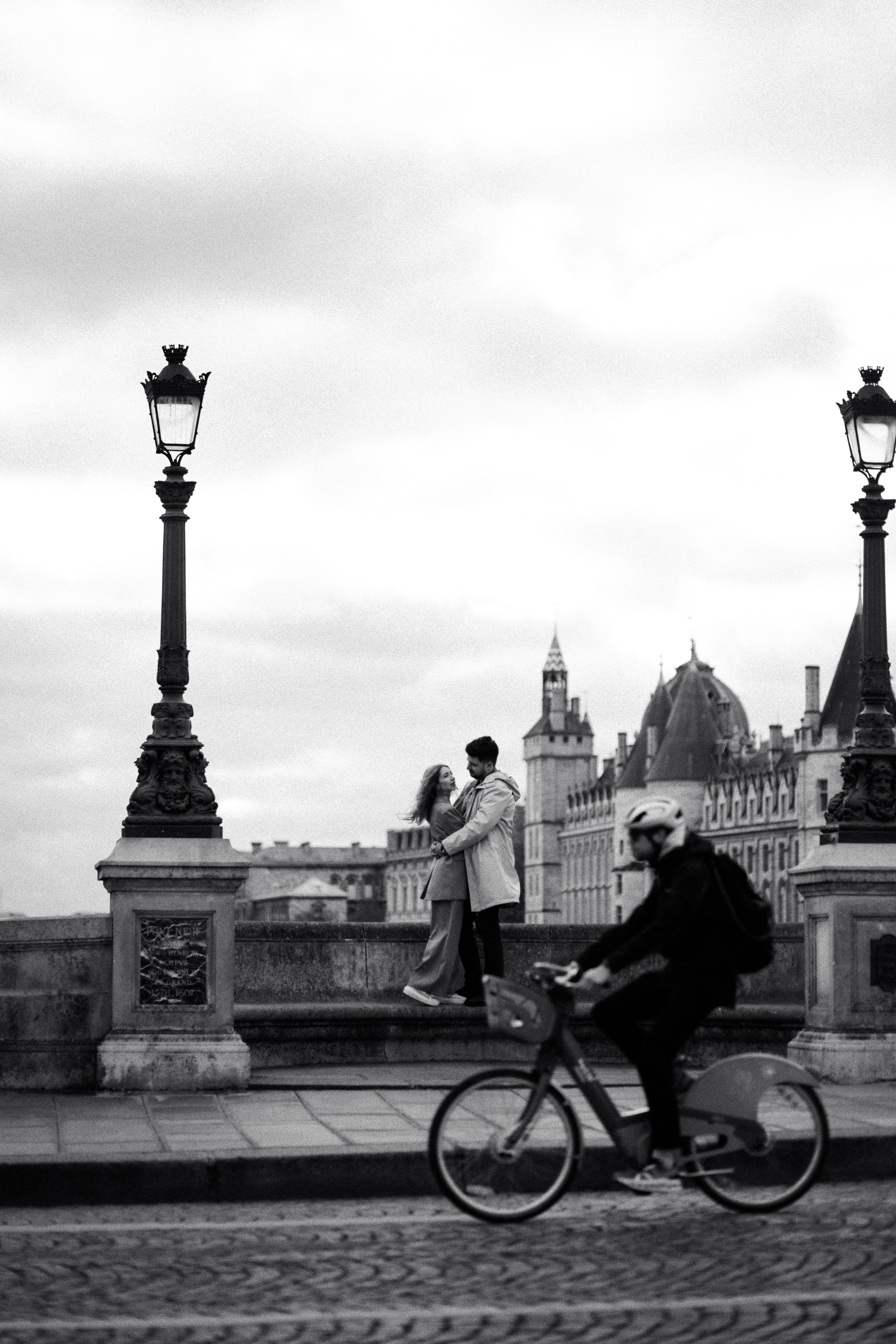 Couple Photo Walk in Paris — Romantic Lifestyle Photography. Paris Wedding Photographer