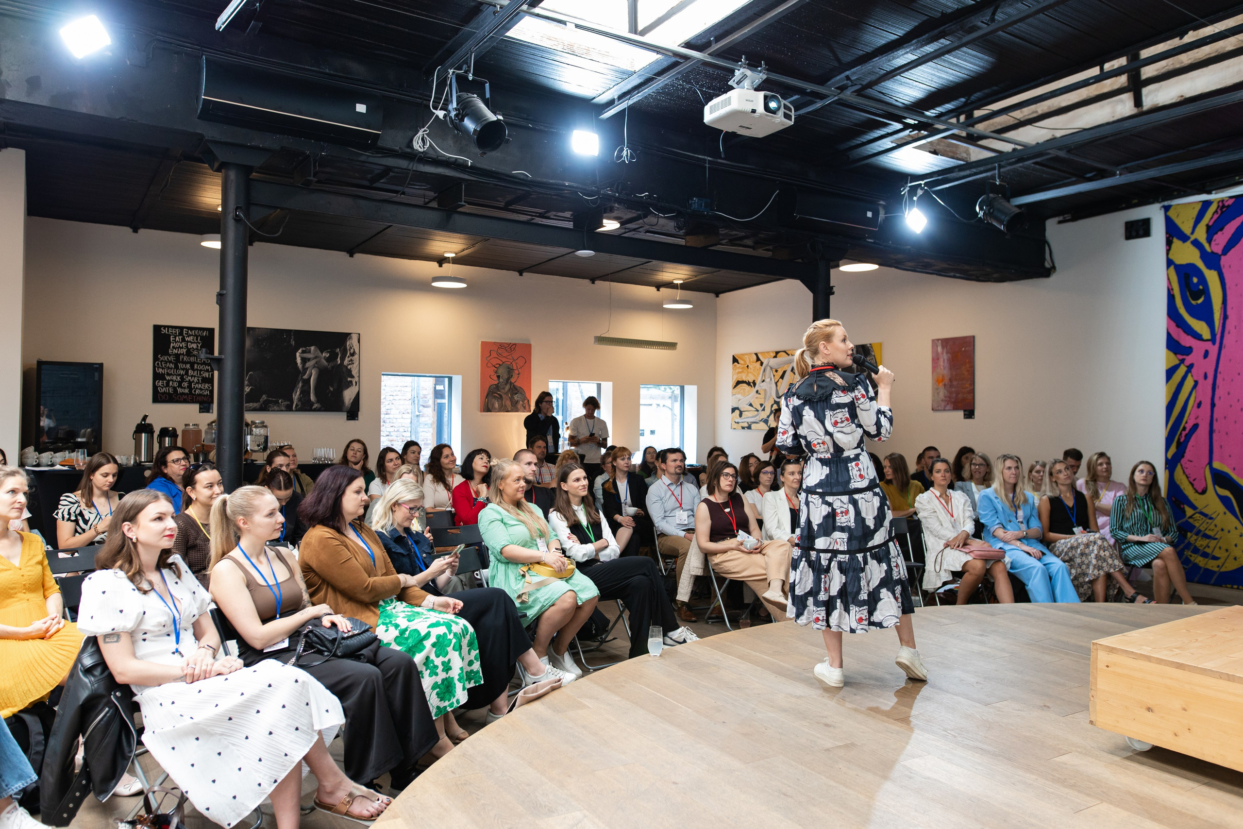 Eventová fotografie. Dana Lišková — Empatická fotografka | Introspektivní umělkyně | Neurodivergentní koučka| Zakladatelka Artepy.cz