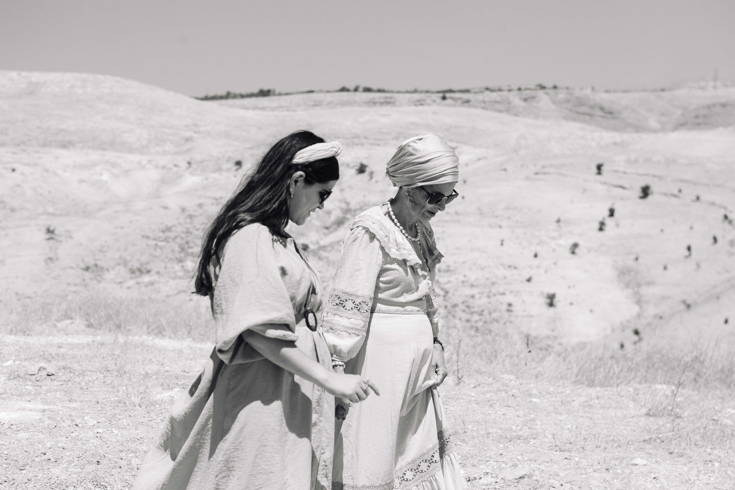 MAALE ADUMIM, HOME PHOTO SESSION + DESERT. Https://shi-photo.com/