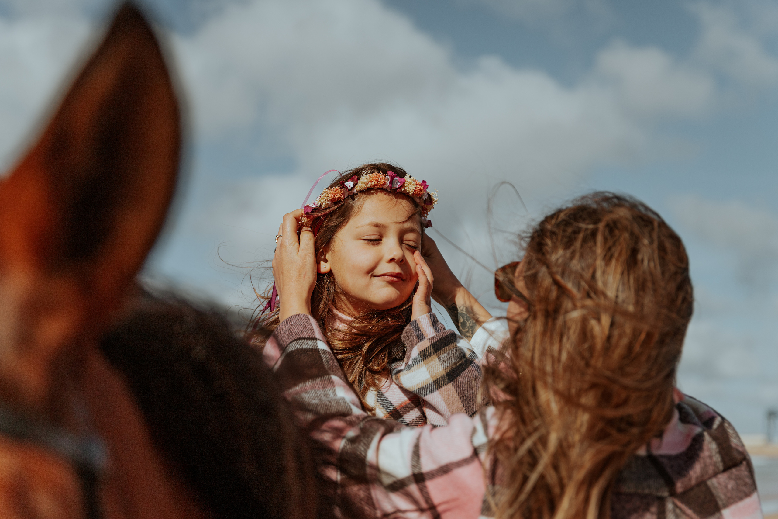 Passeio a cavalo na praia dos Supertubos. Luxury Wedding Photography & Cinematic Films | Portugal & Destination Weddings | Ricardo & Mary Pictures