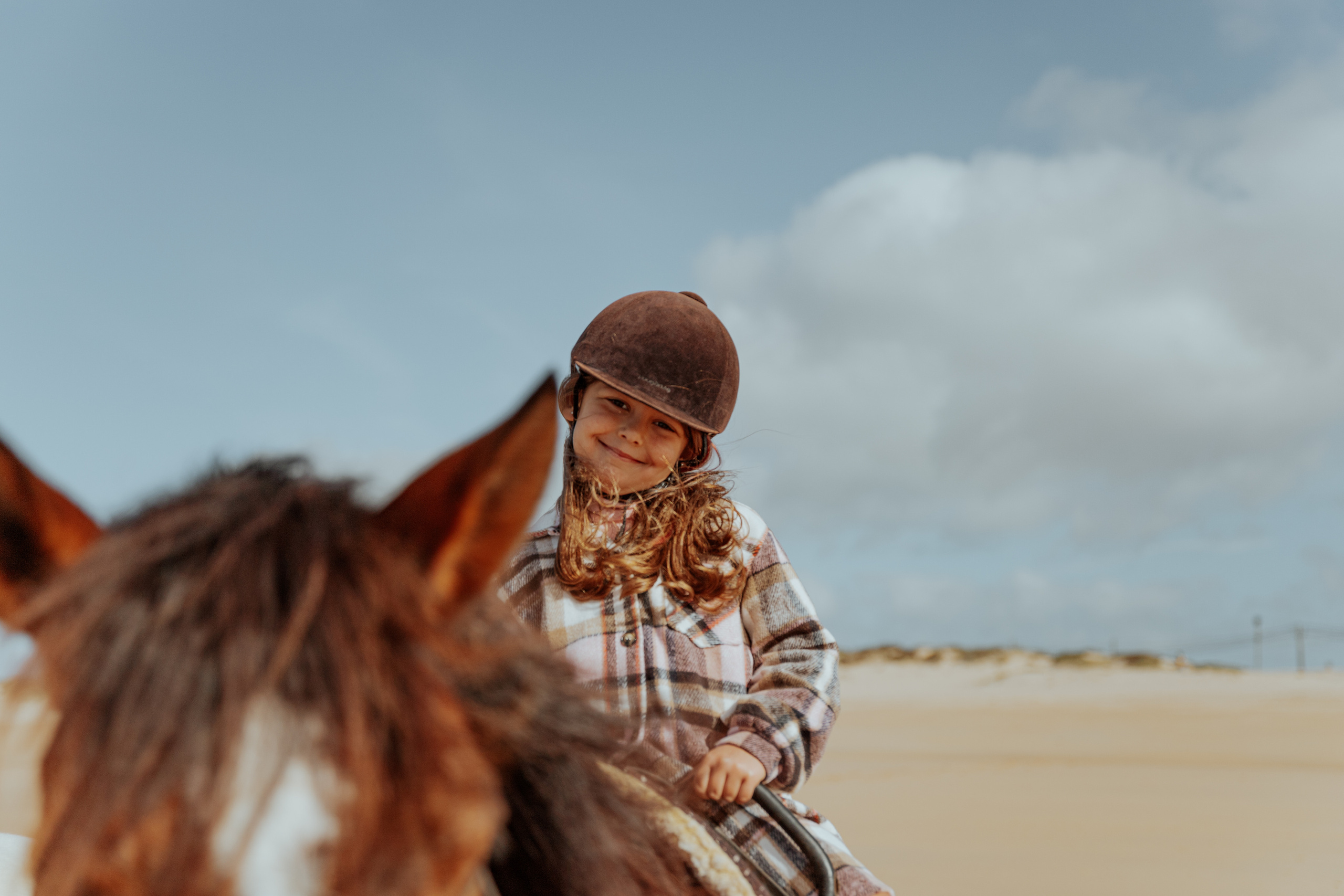 Passeio a cavalo na praia dos Supertubos. Luxury Wedding Photography & Cinematic Films | Portugal & Destination Weddings | Ricardo & Mary Pictures