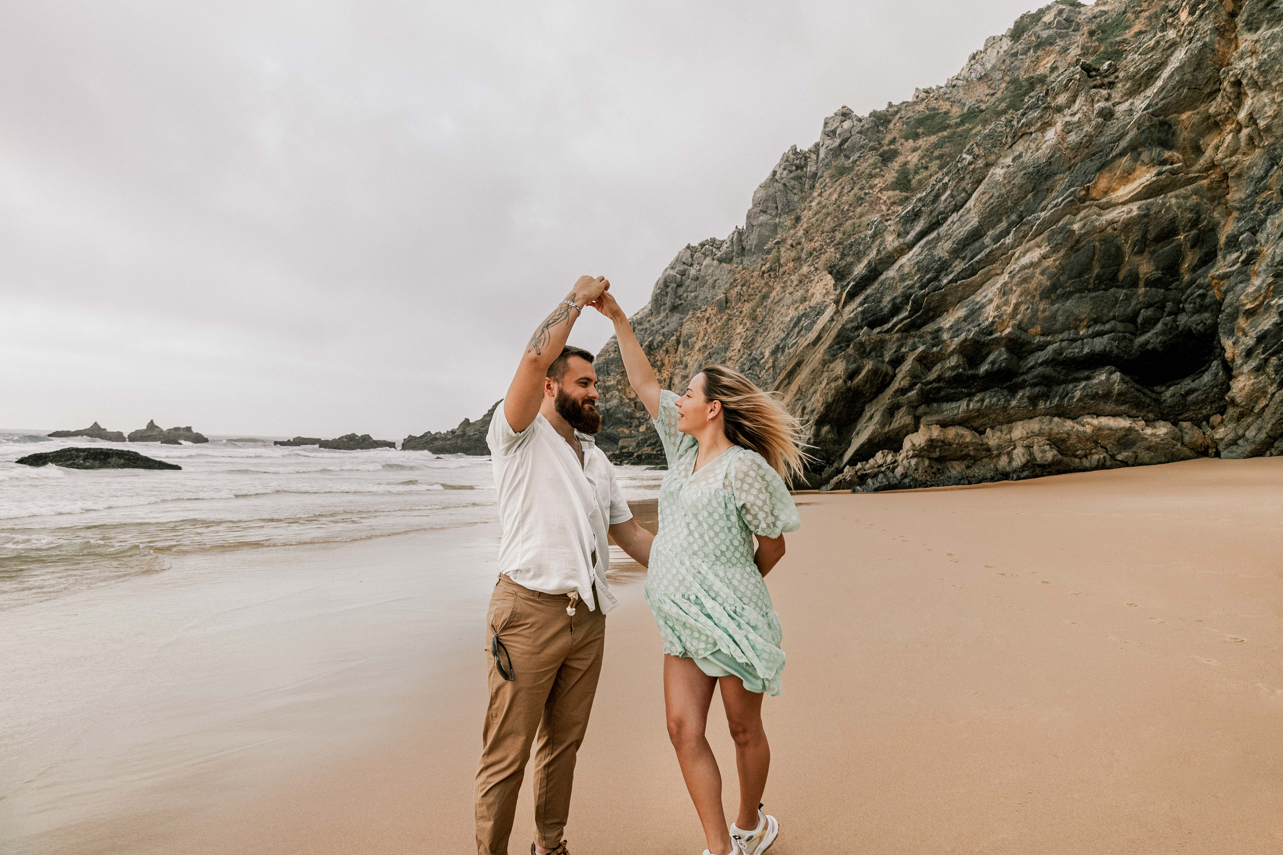 Sessão Maternidade em Praia da Adraga. Fotografia e Filmes de Casamento de Luxo | Portugal & Destination Weddings | Ricardo & Mary Pictures