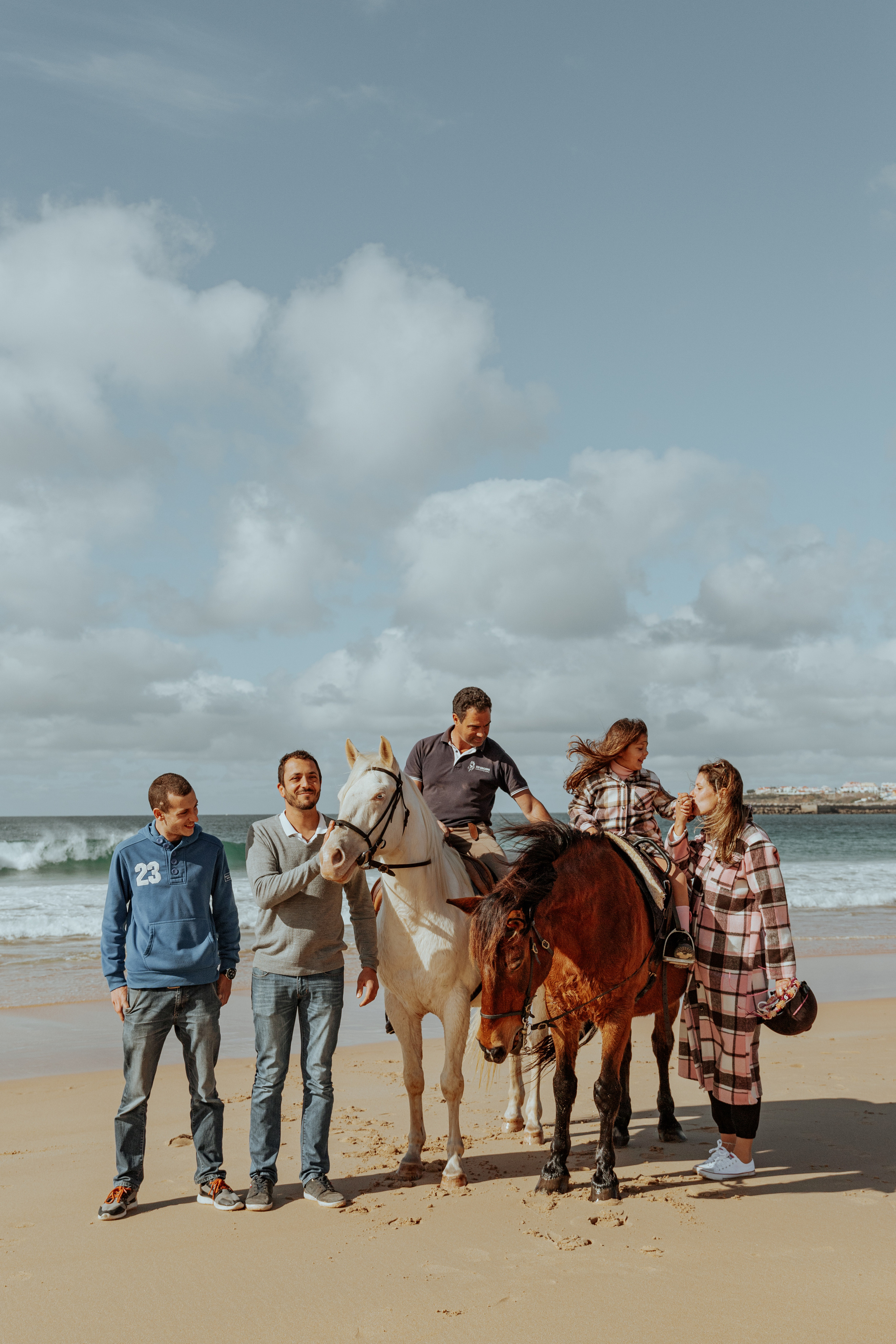 Passeio a cavalo na praia dos Supertubos. Luxury Wedding Photography & Cinematic Films | Portugal & Destination Weddings | Ricardo & Mary Pictures